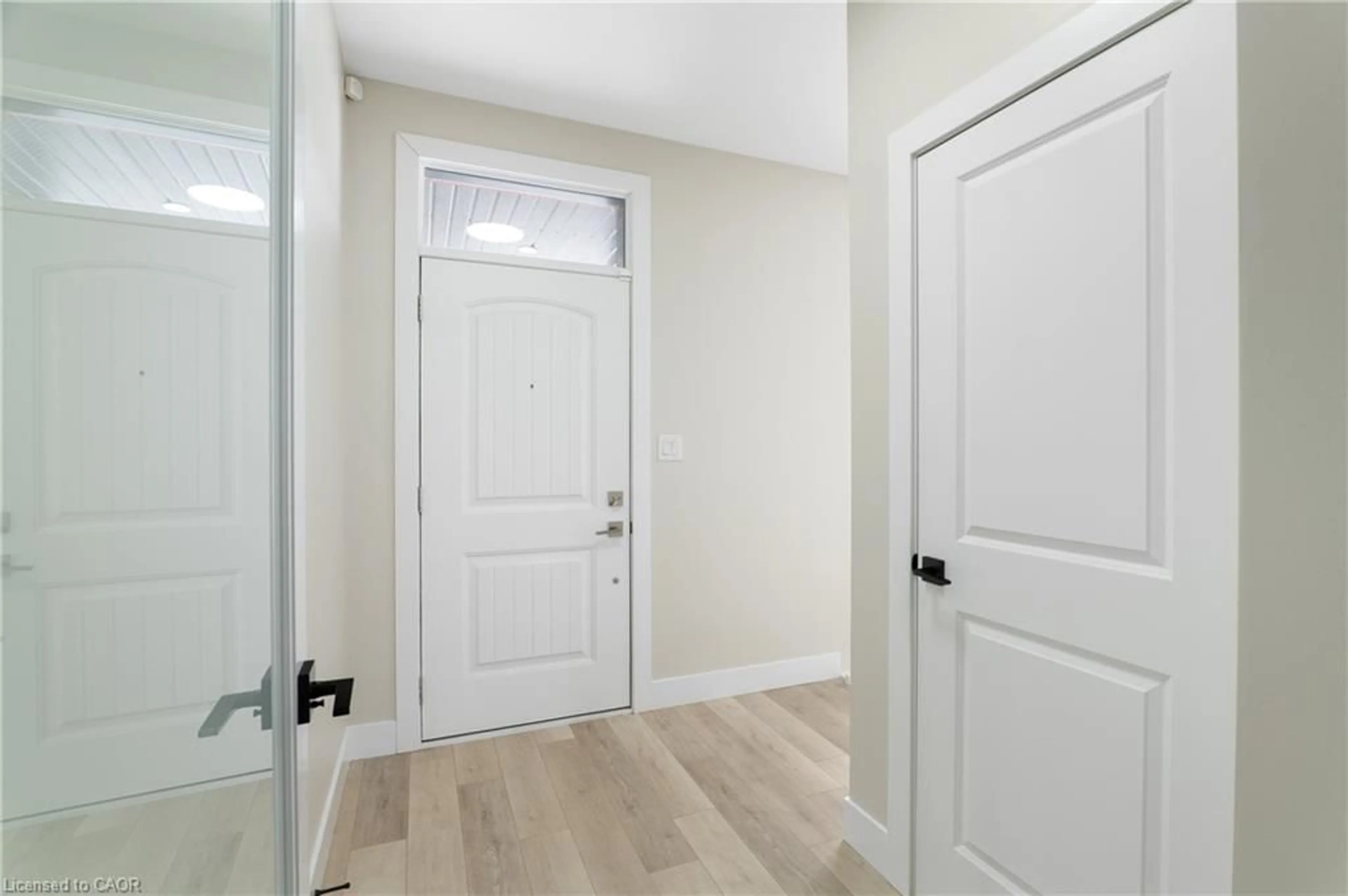 Indoor entryway for 24 Yost Crt, Milverton Ontario N0K 1M0