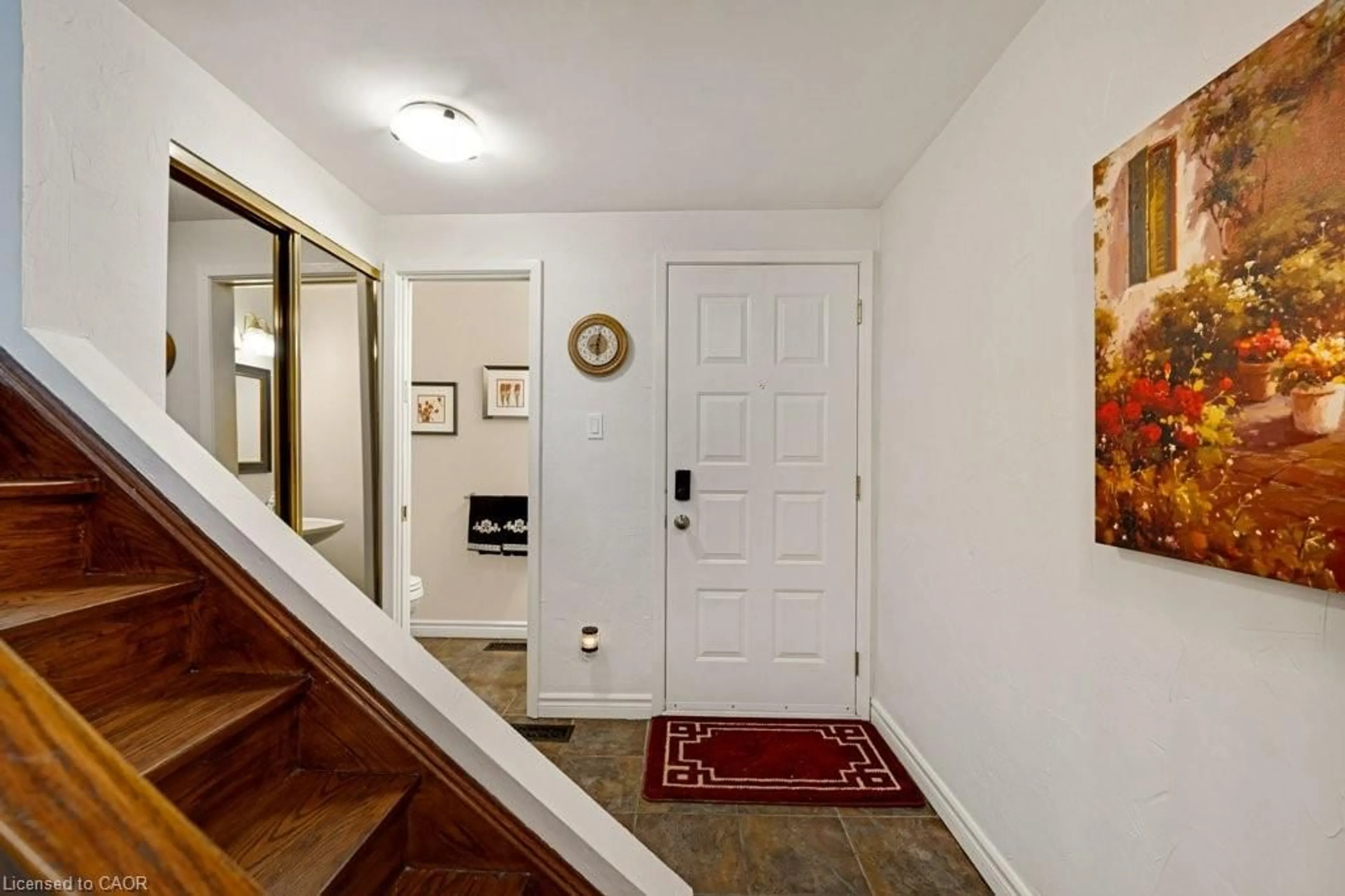 Indoor entryway for 220 Salisbury Ave #23, Cambridge Ontario N1S 1K5