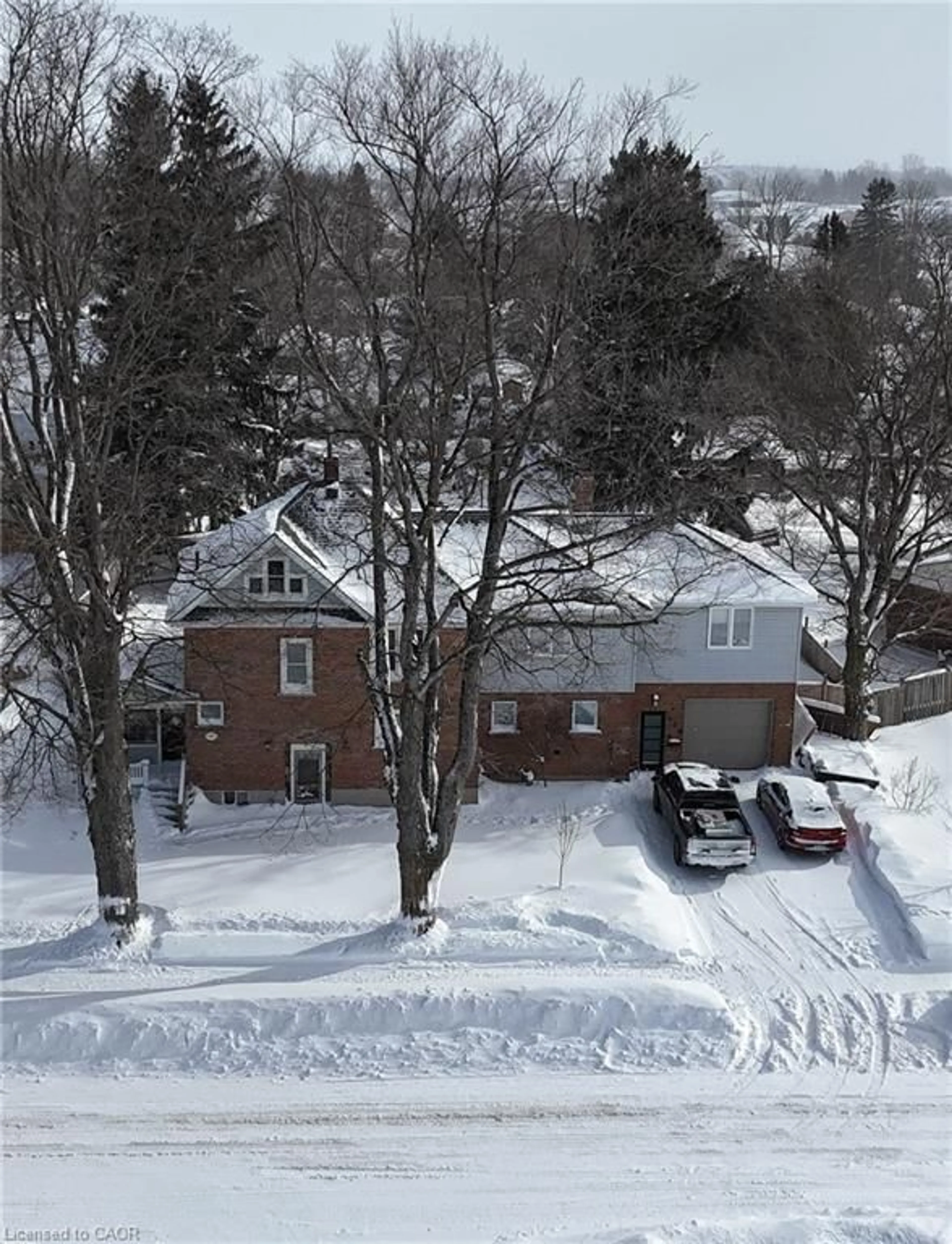 A pic from outside/outdoor area/front of a property/back of a property/a pic from drone, street for 540 Wellington Ave, Listowel Ontario N4W 2J5