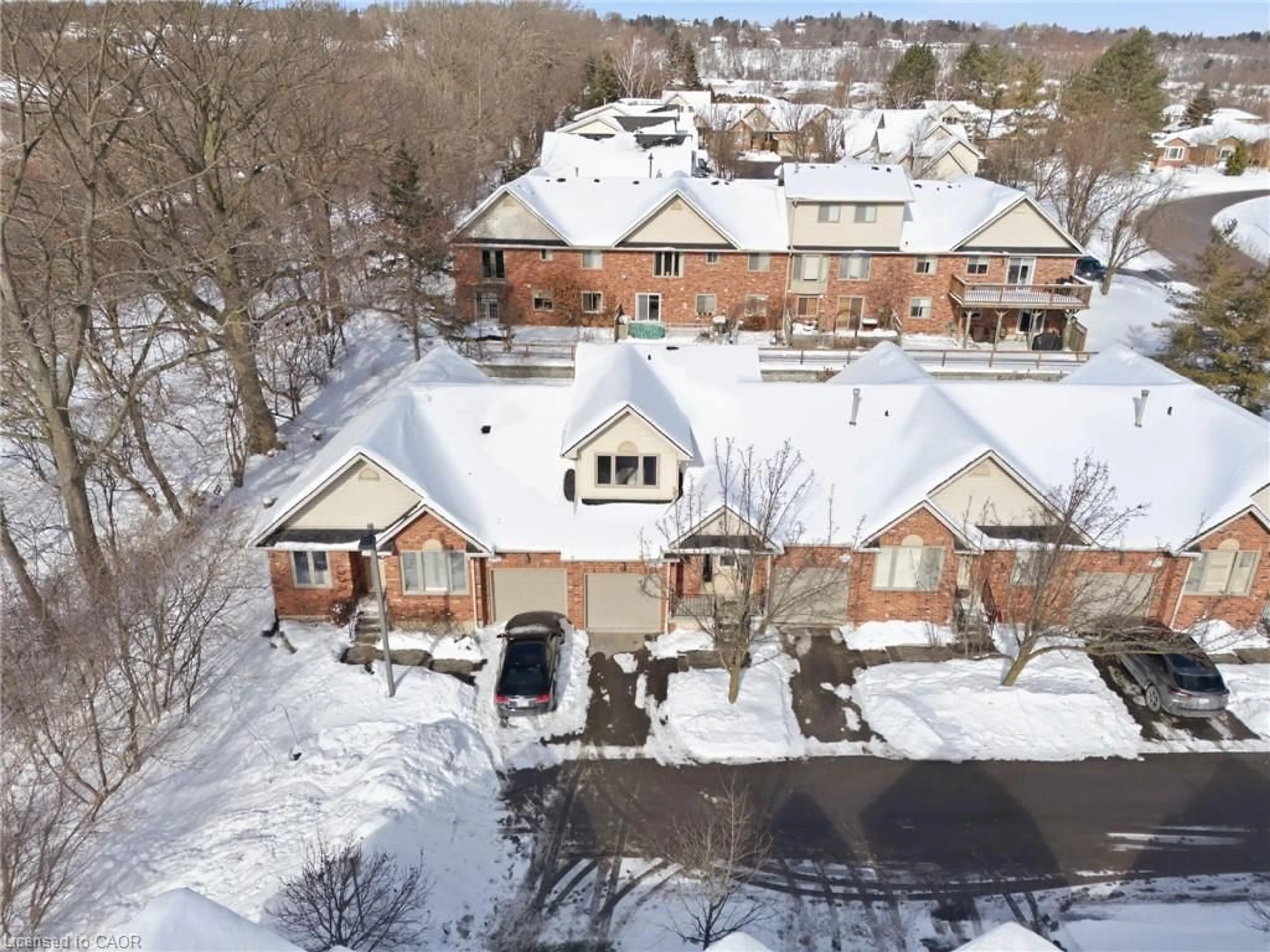 A pic from outside/outdoor area/front of a property/back of a property/a pic from drone, street for 88 Pirie Dr #5, Dundas Ontario L9H 6Y9