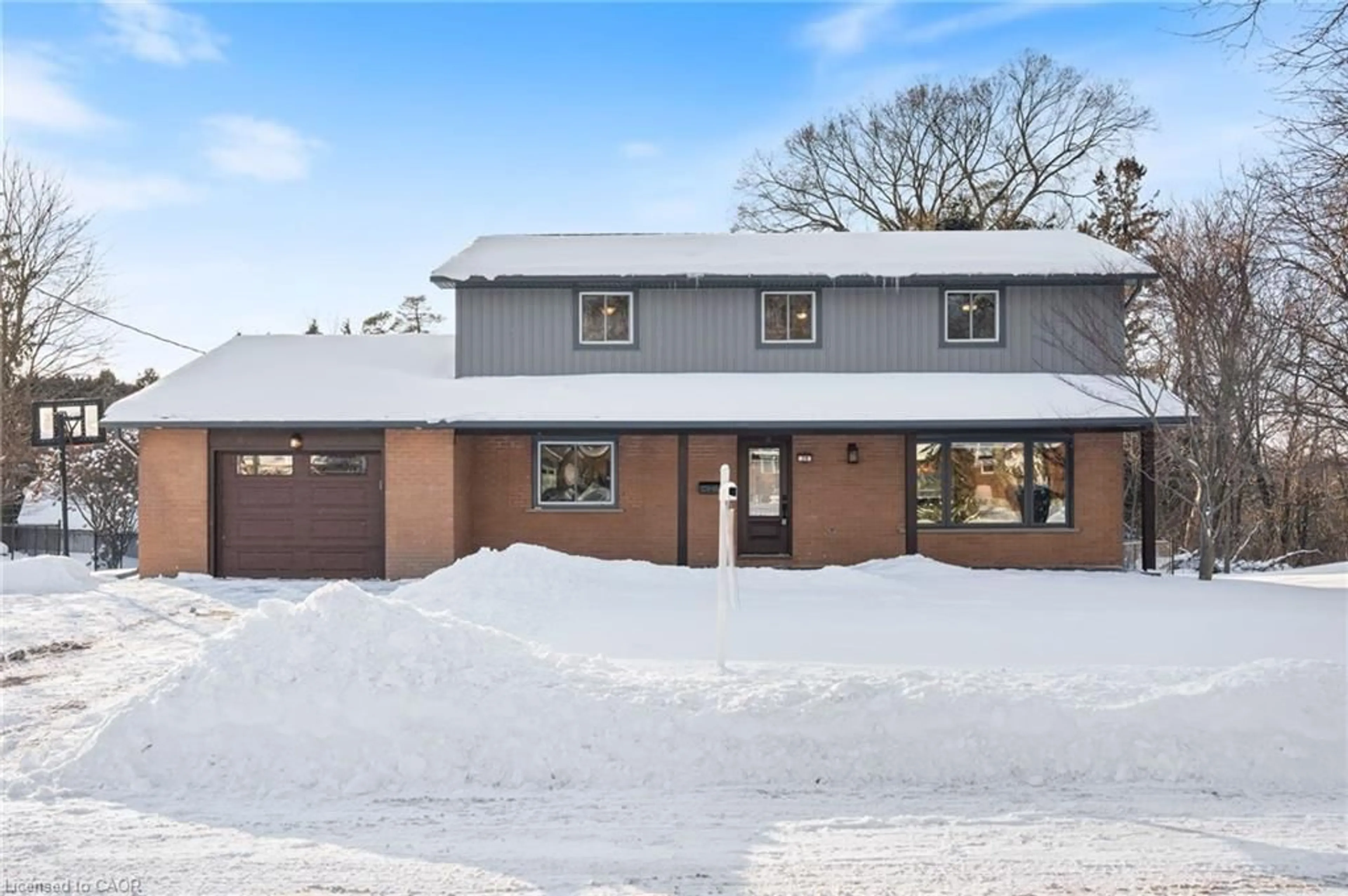 A pic from outside/outdoor area/front of a property/back of a property/a pic from drone, building for 39 Sunset Dr, Simcoe Ontario N3Y 4G2