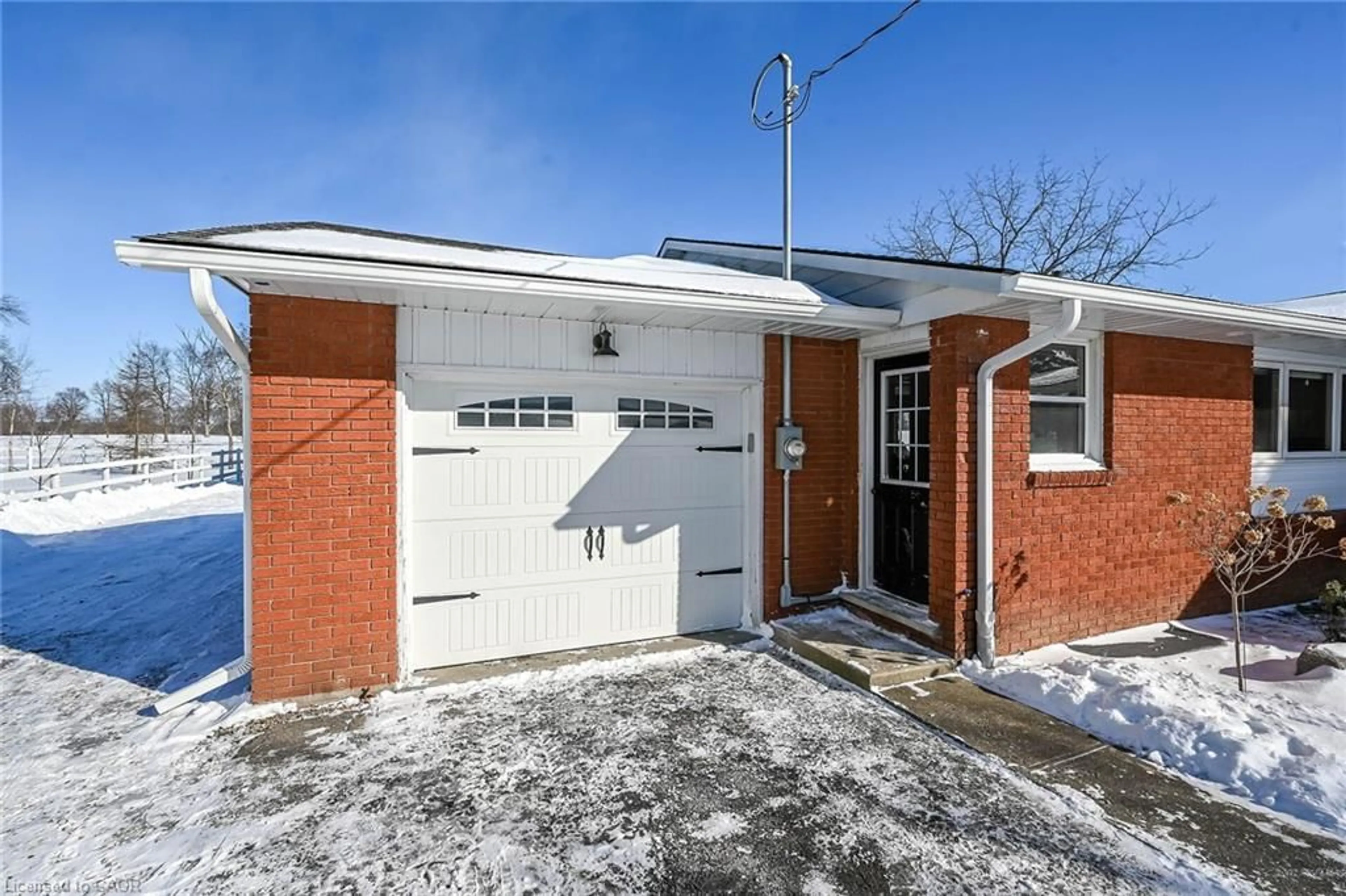 Home with brick exterior material, street for 4024 River Rd, Caledonia Ontario N3W 1T6