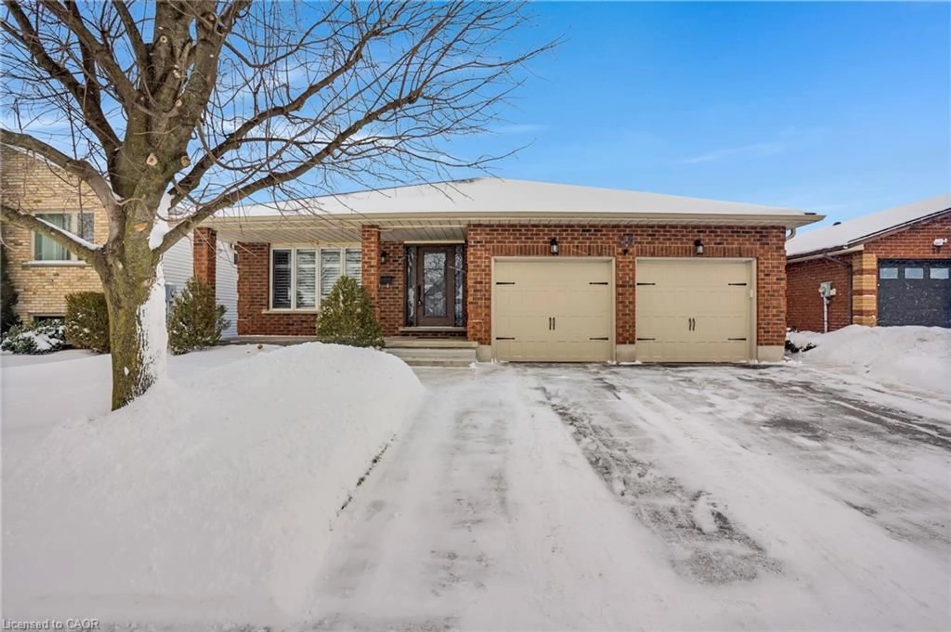 Home with brick exterior material, street for 35 Southview Cres, Cambridge Ontario N1P 1A3