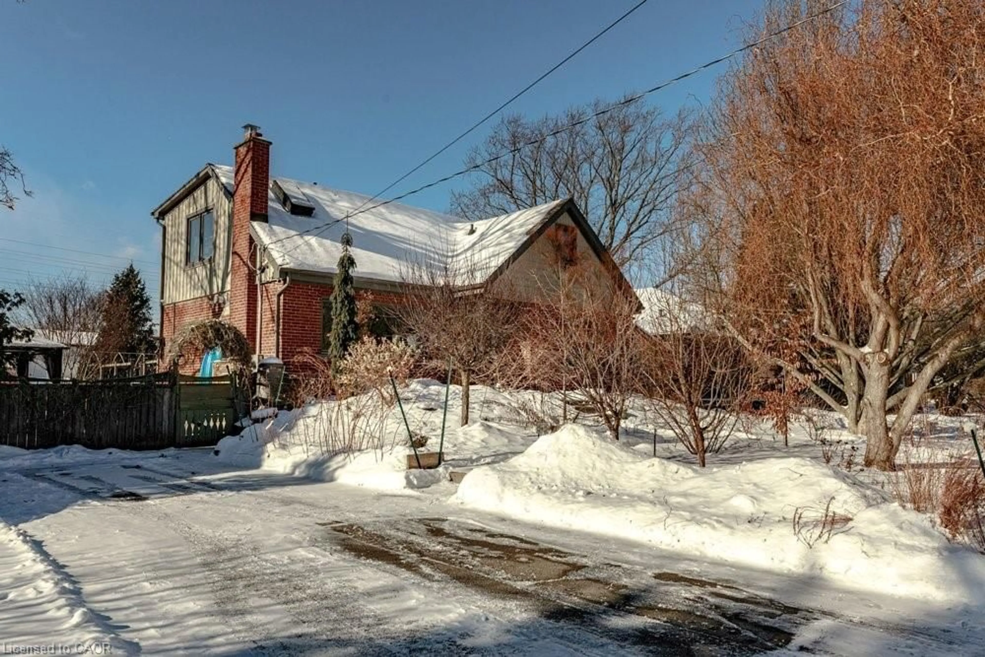 A pic from outside/outdoor area/front of a property/back of a property/a pic from drone, street for 158 Ewen Rd, Hamilton Ontario L8S 3C7