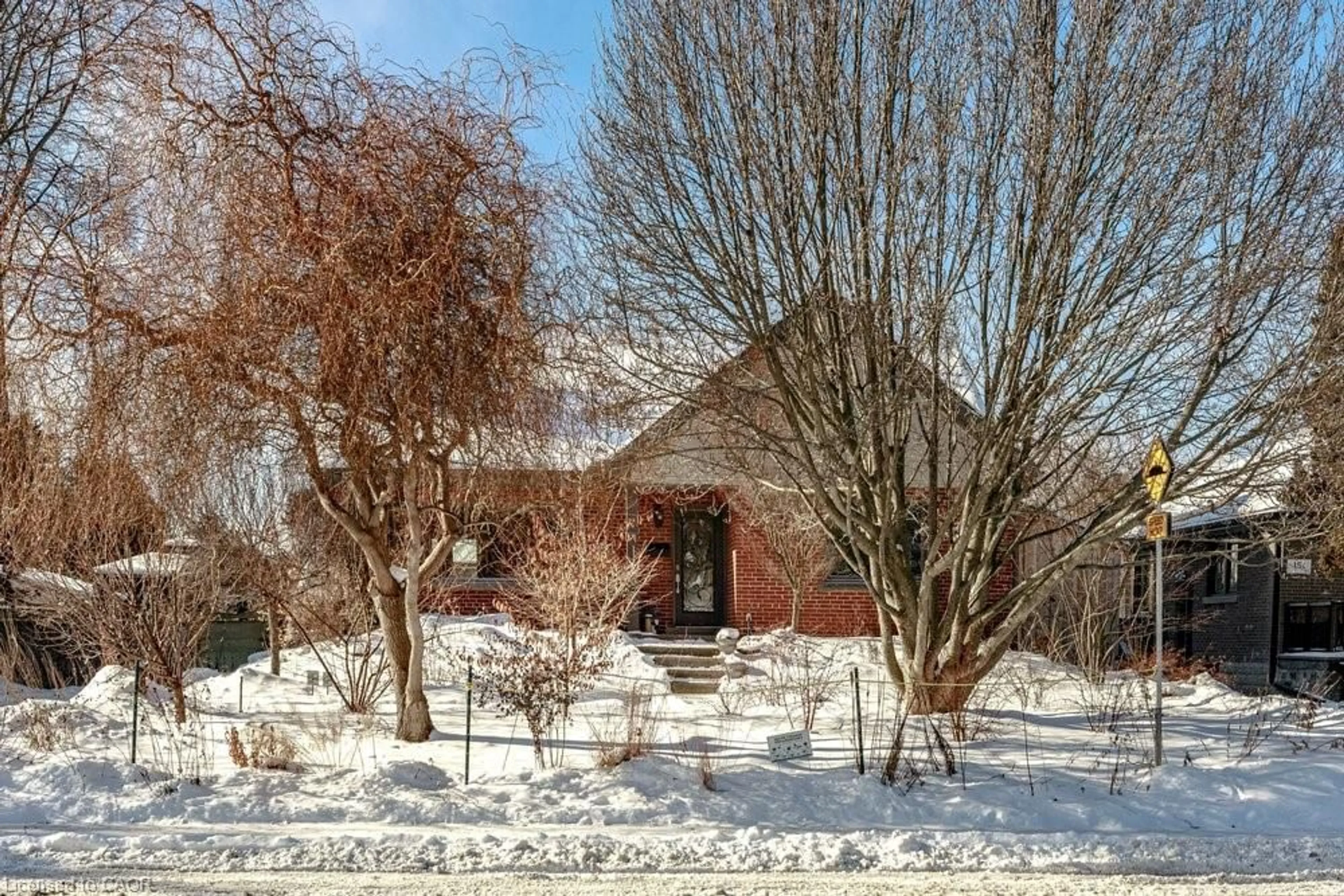 A pic from outside/outdoor area/front of a property/back of a property/a pic from drone, street for 158 Ewen Rd, Hamilton Ontario L8S 3C7