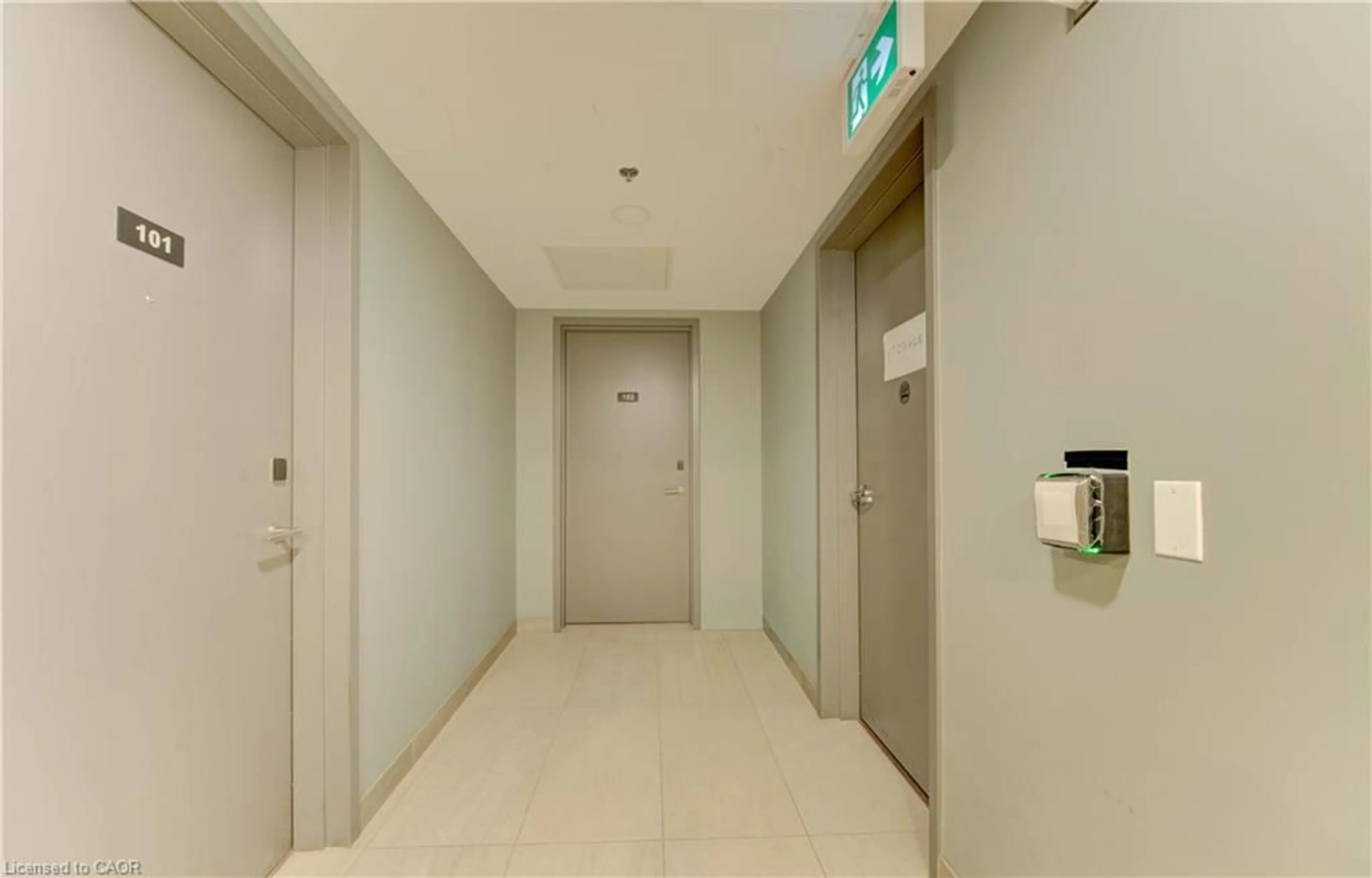 Indoor foyer for 321 Spruce St #102, Waterloo Ontario N2L 0G4