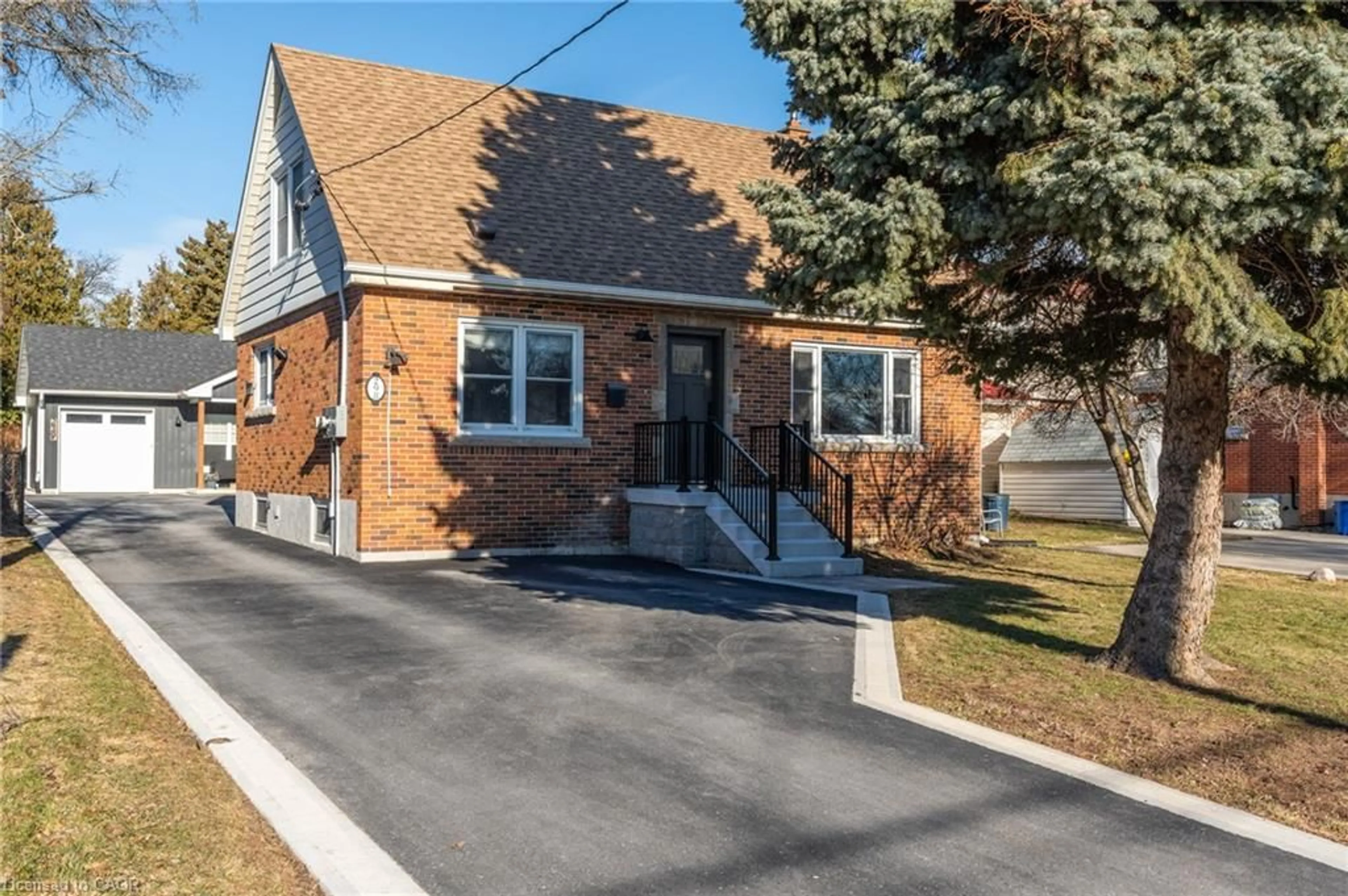 Home with brick exterior material, street for 298 East 36th St, Hamilton Ontario L8V 3Z8