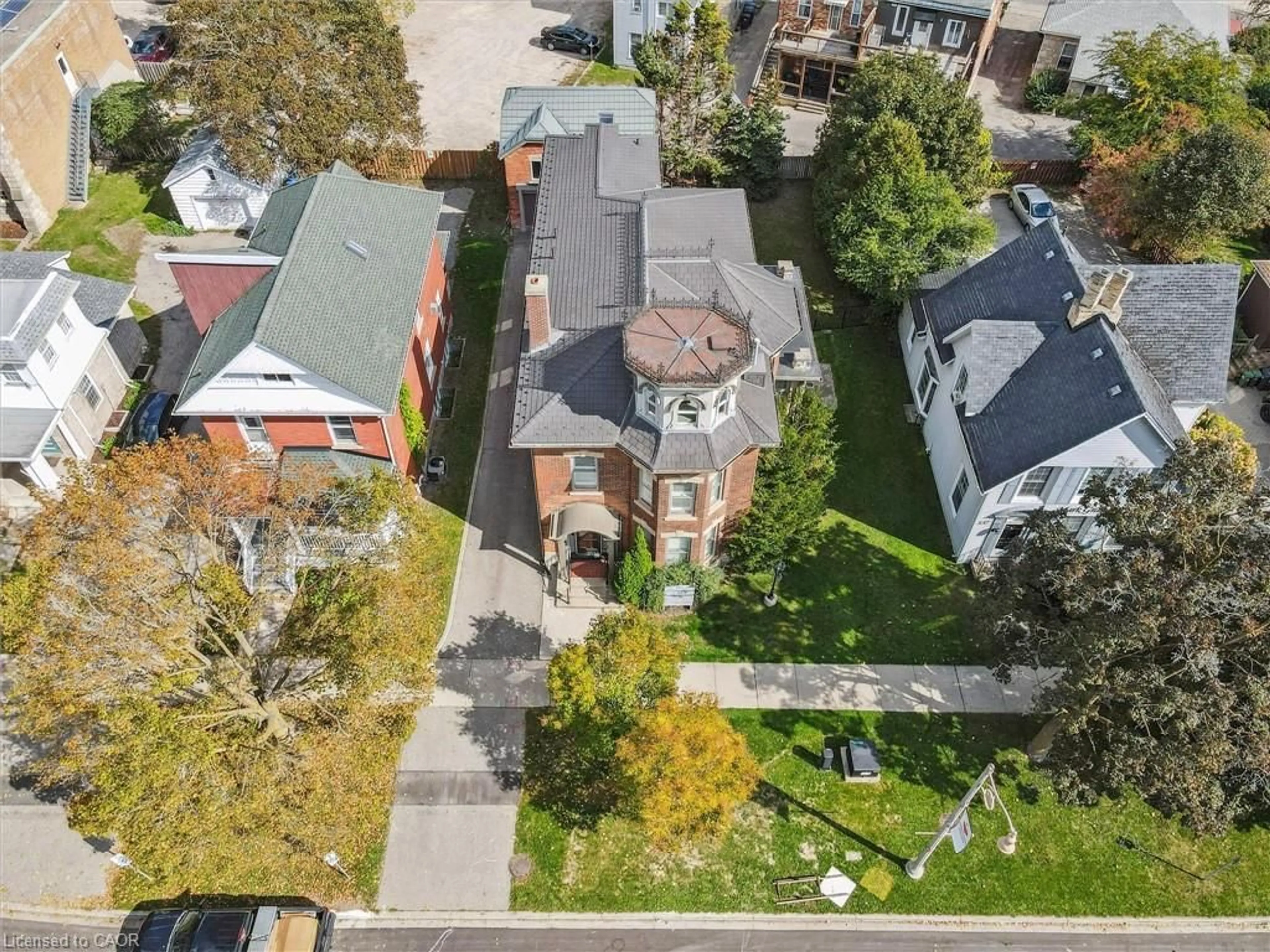 A pic from outside/outdoor area/front of a property/back of a property/a pic from drone, street for 143 Norfolk St, Guelph Ontario N1H 4J7