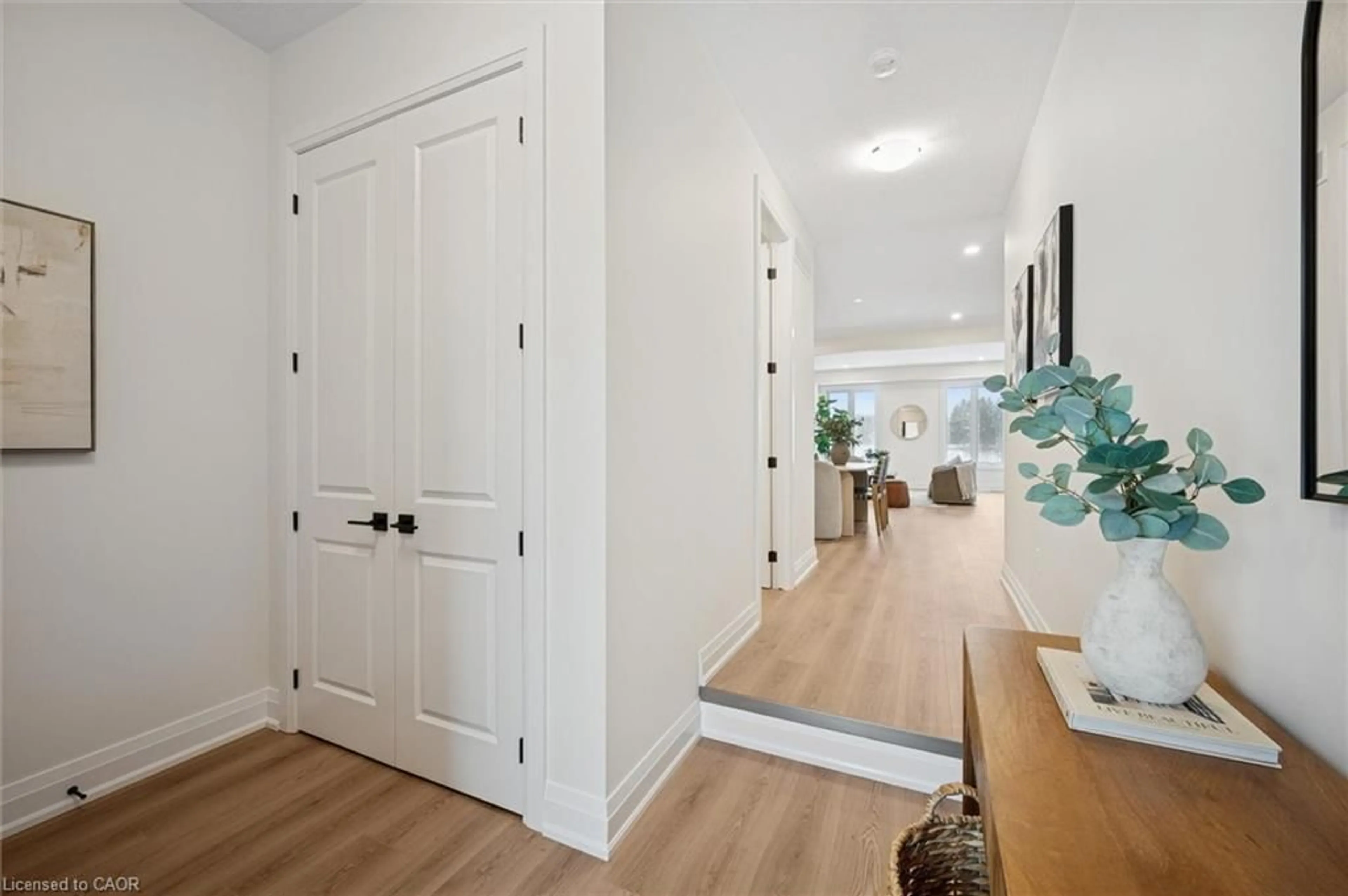 Indoor entryway for 117 Shaded Creek Dr, Kitchener Ontario N0P 0L1