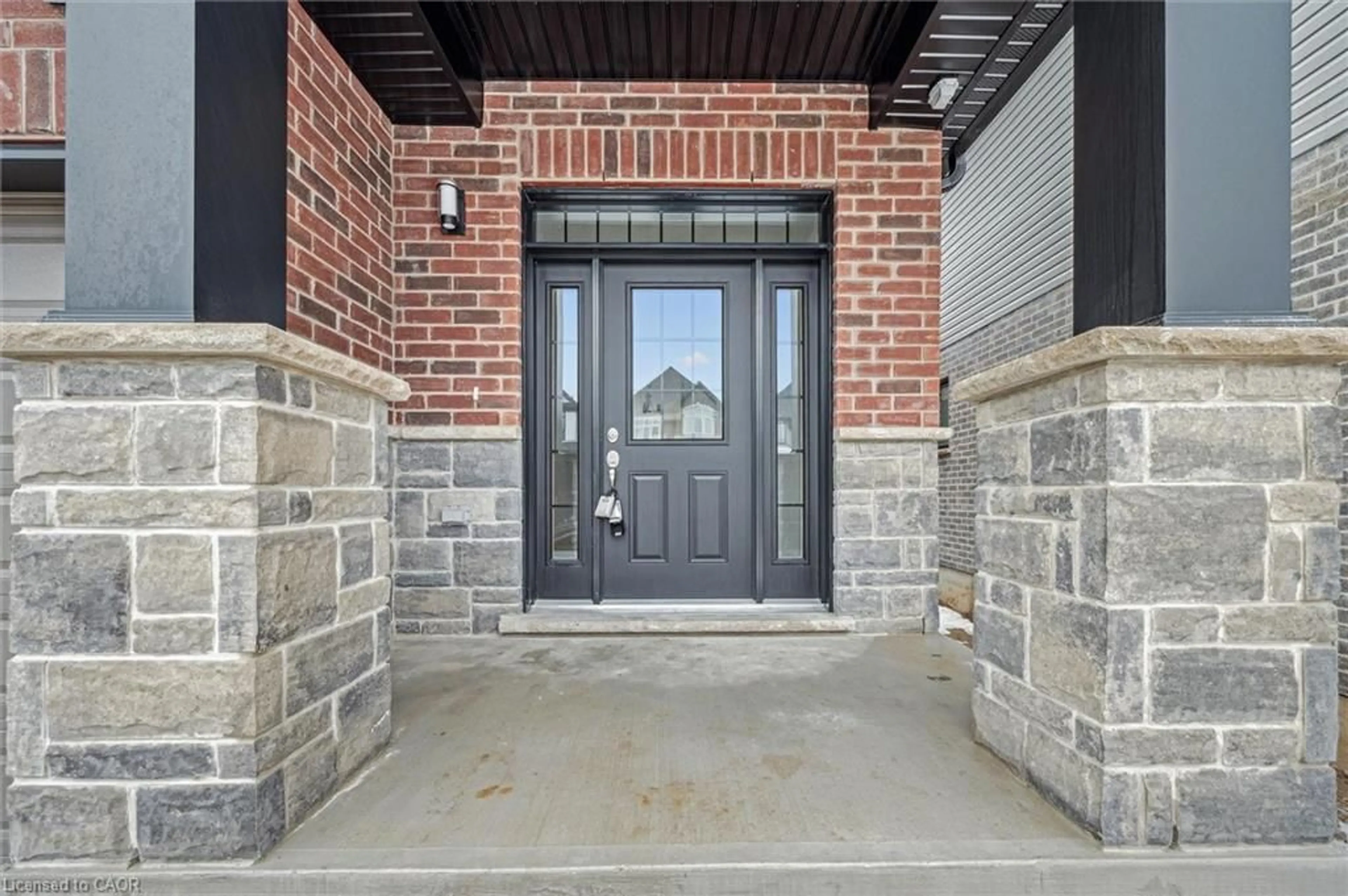 Indoor entryway for 10 Jacob Detweiller Dr, Kitchener Ontario N2P 0J1