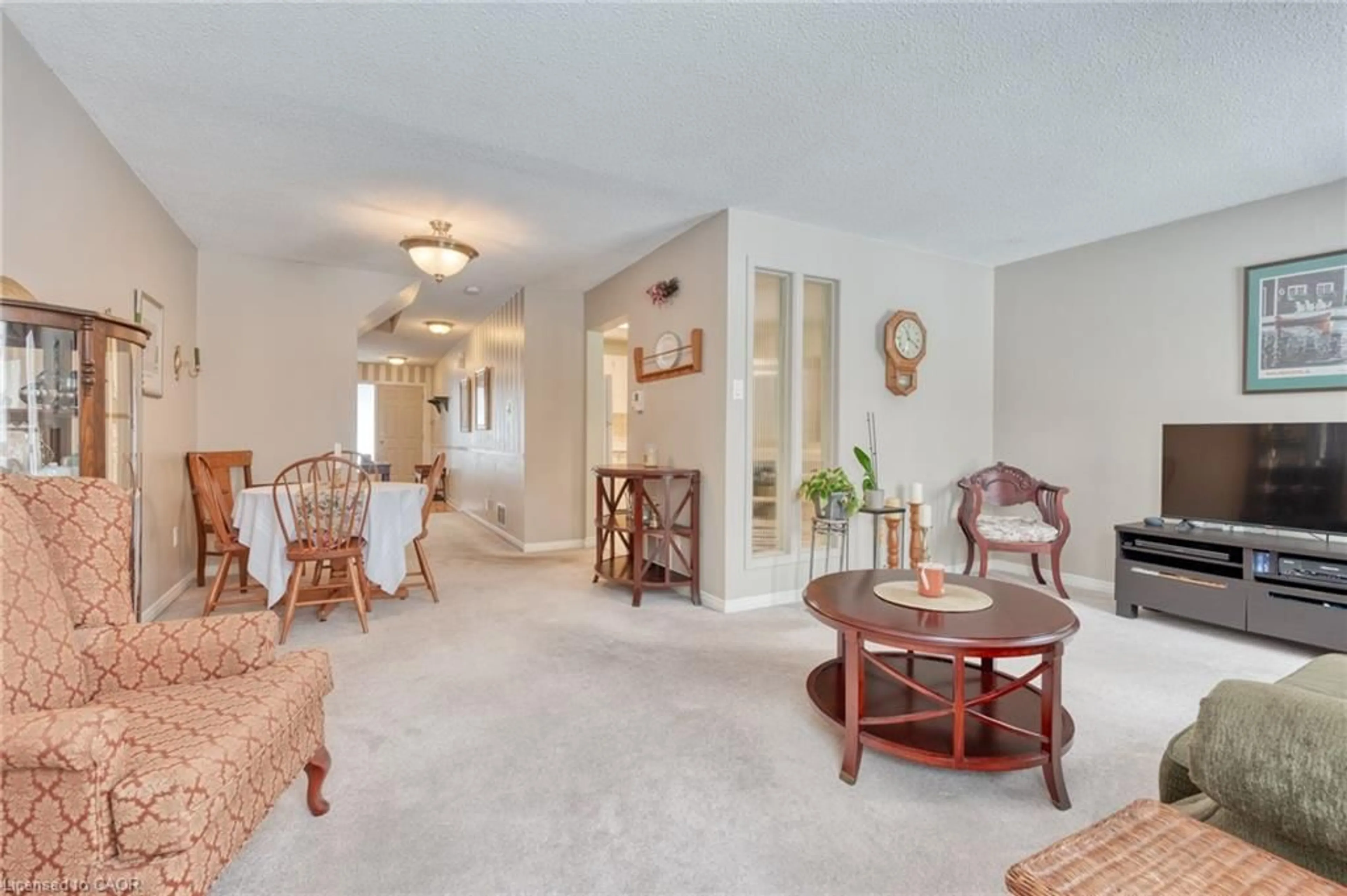 Indoor foyer for 2301 Cavendish Dr #44, Burlington Ontario L7P 3M3