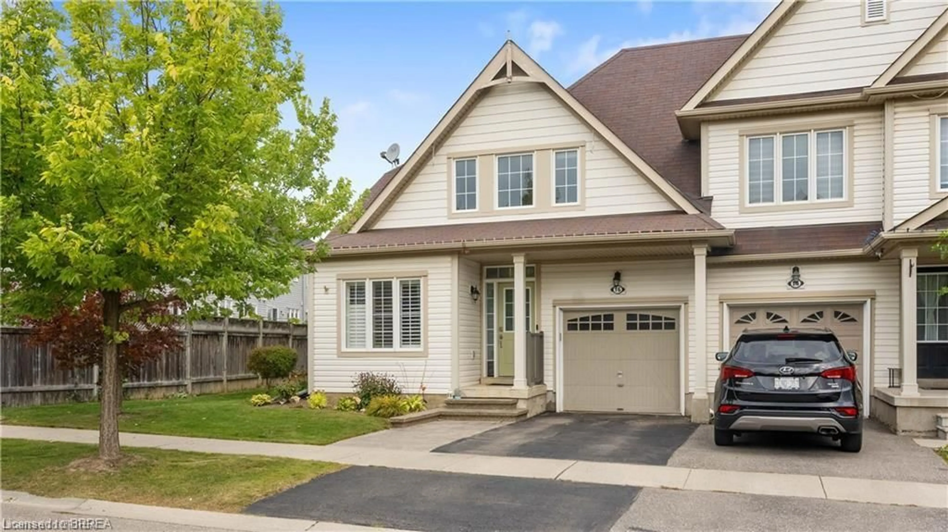 Home with vinyl exterior material, street for 16 Dwyer Crt, Brantford Ontario N3T 0G8