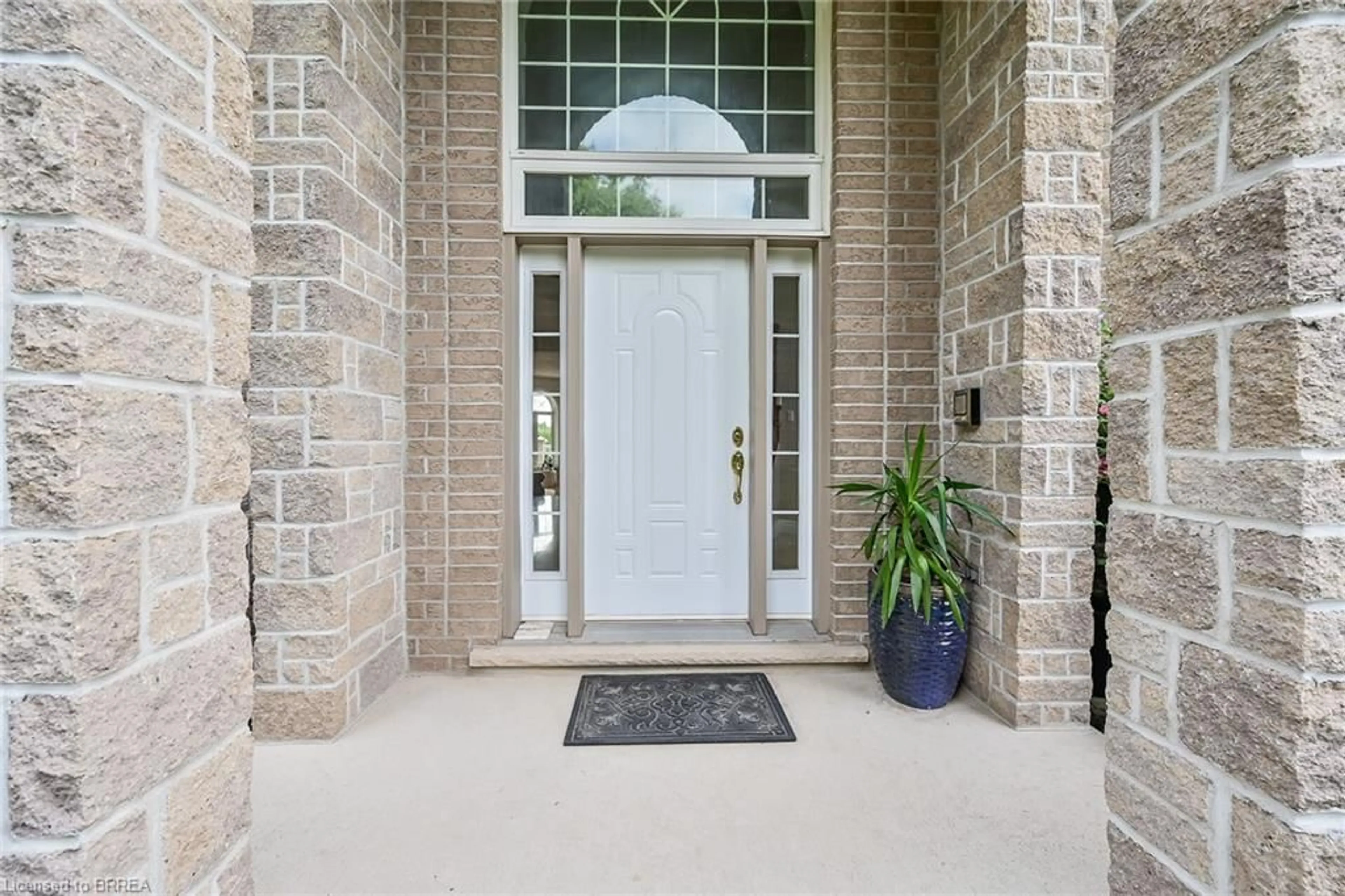 Indoor entryway for 329 Johnson Rd, Brantford Ontario N3T 5M1