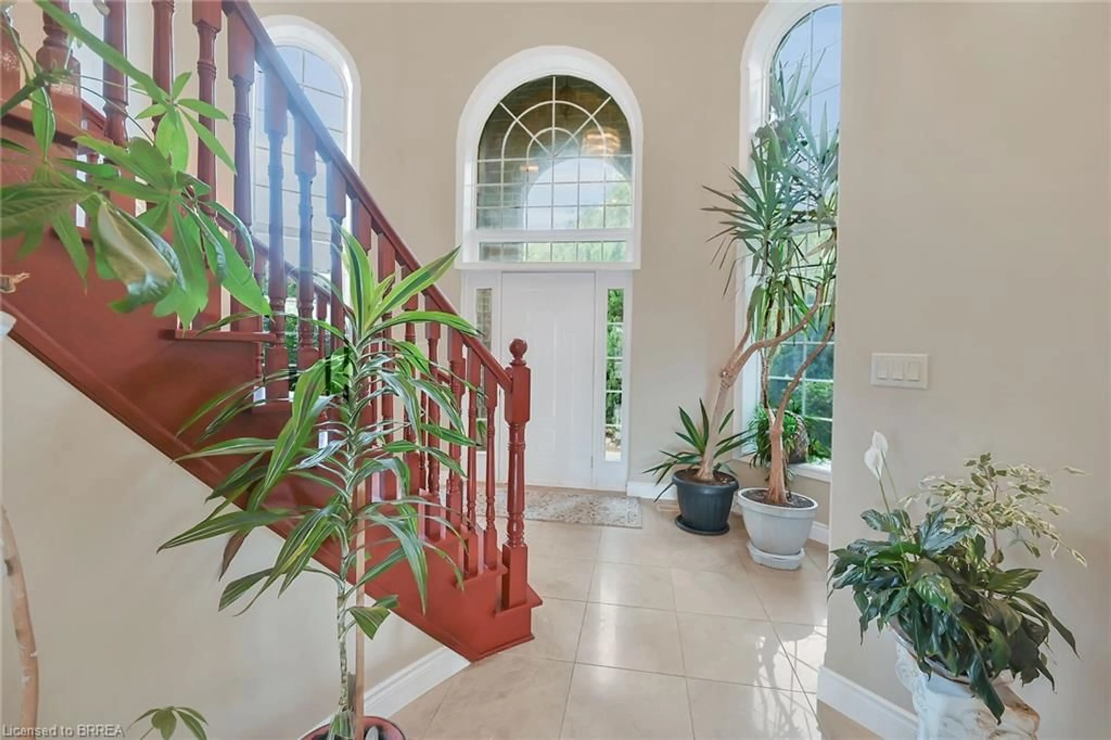 Indoor foyer for 329 Johnson Rd, Brantford Ontario N3T 5M1