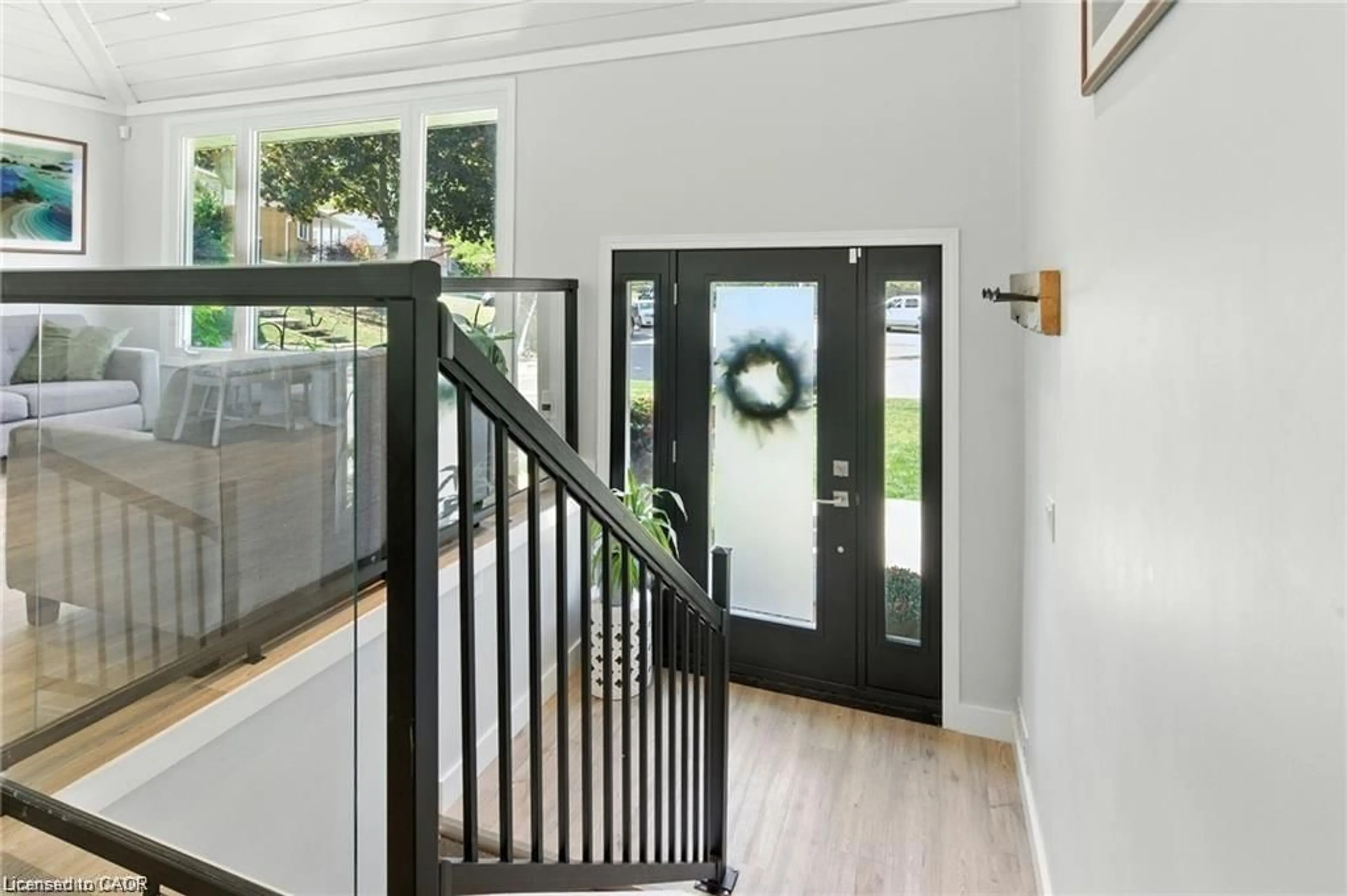 Indoor entryway for 19 Wallace Pl, Caledonia Ontario N3W 1G4