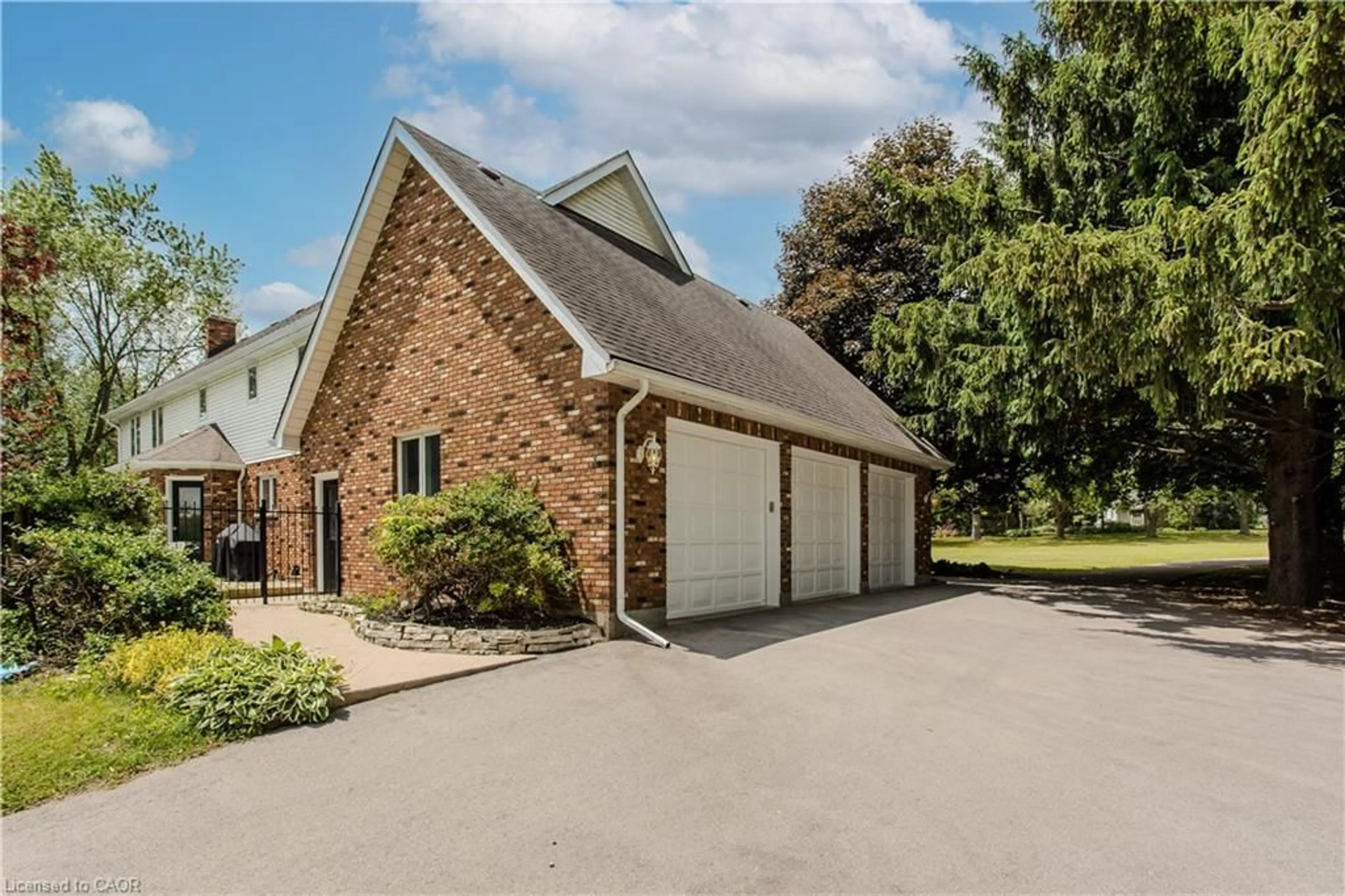 Unknown for 331 Lanark St, Caledonia Ontario N3W 1G3