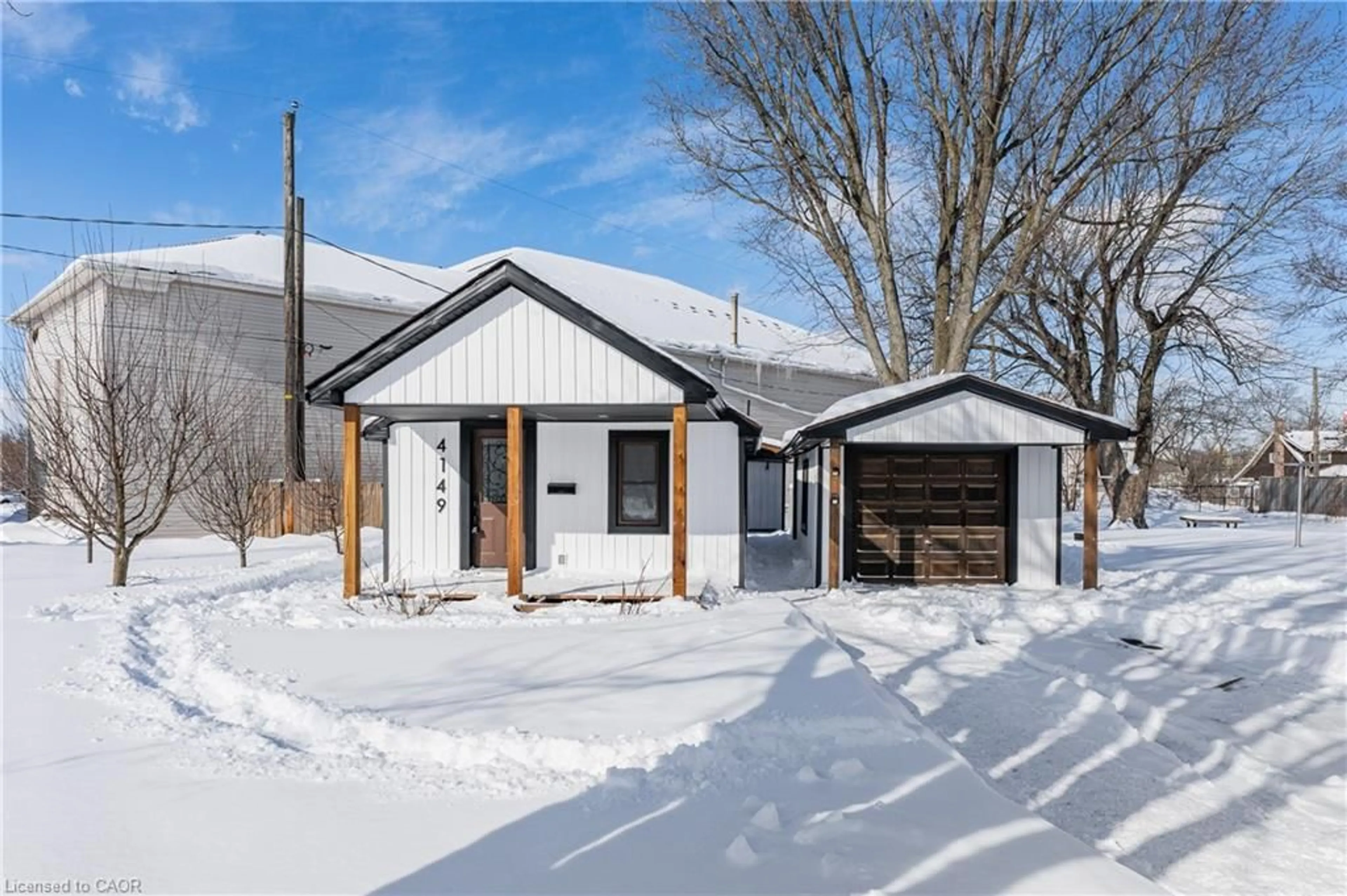 Home with brick exterior material, street for 4149 Welland St, Niagara Falls Ontario L2G 6J9