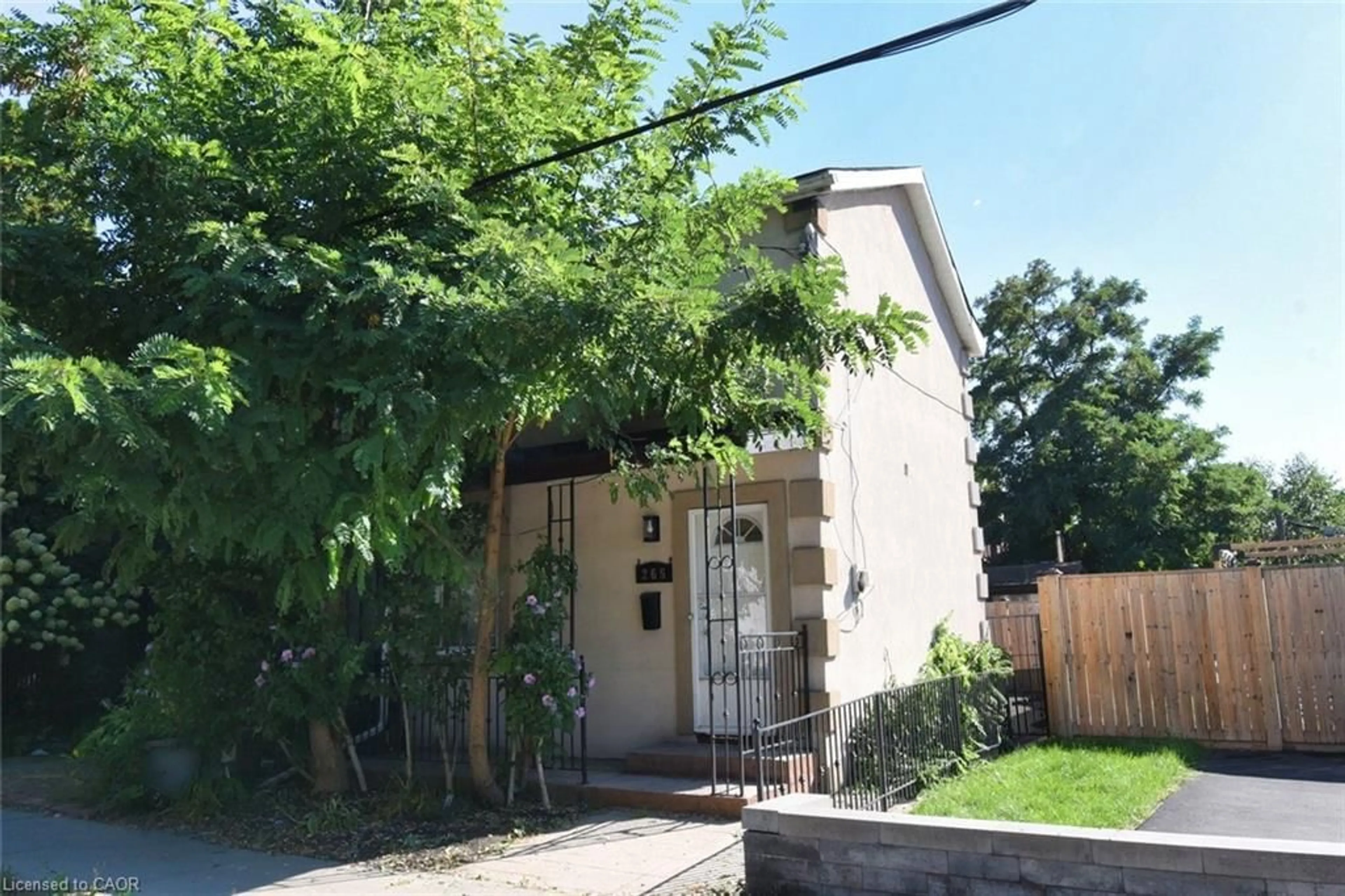 Patio, street for 265 Hunter St, Hamilton Ontario L8P 1S2