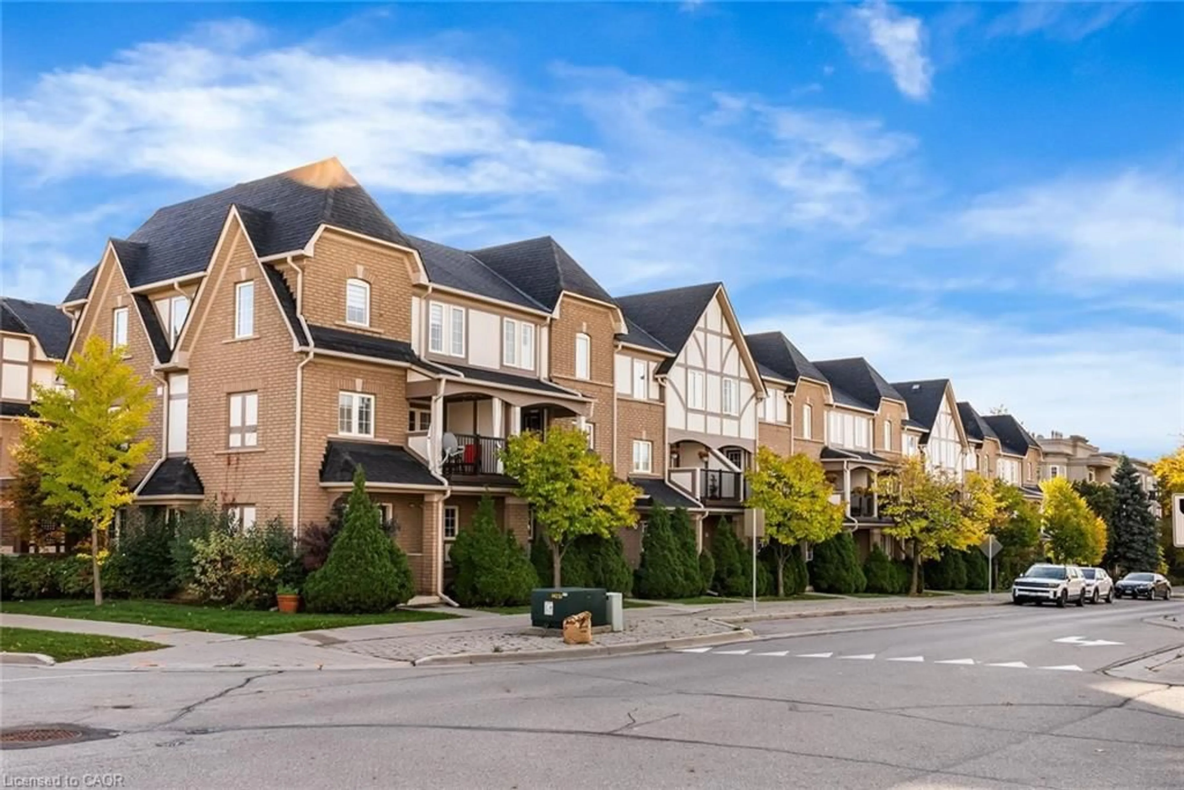 Patio, street for 2321 Parkhaven Blvd #7, Oakville Ontario L6H 7S3