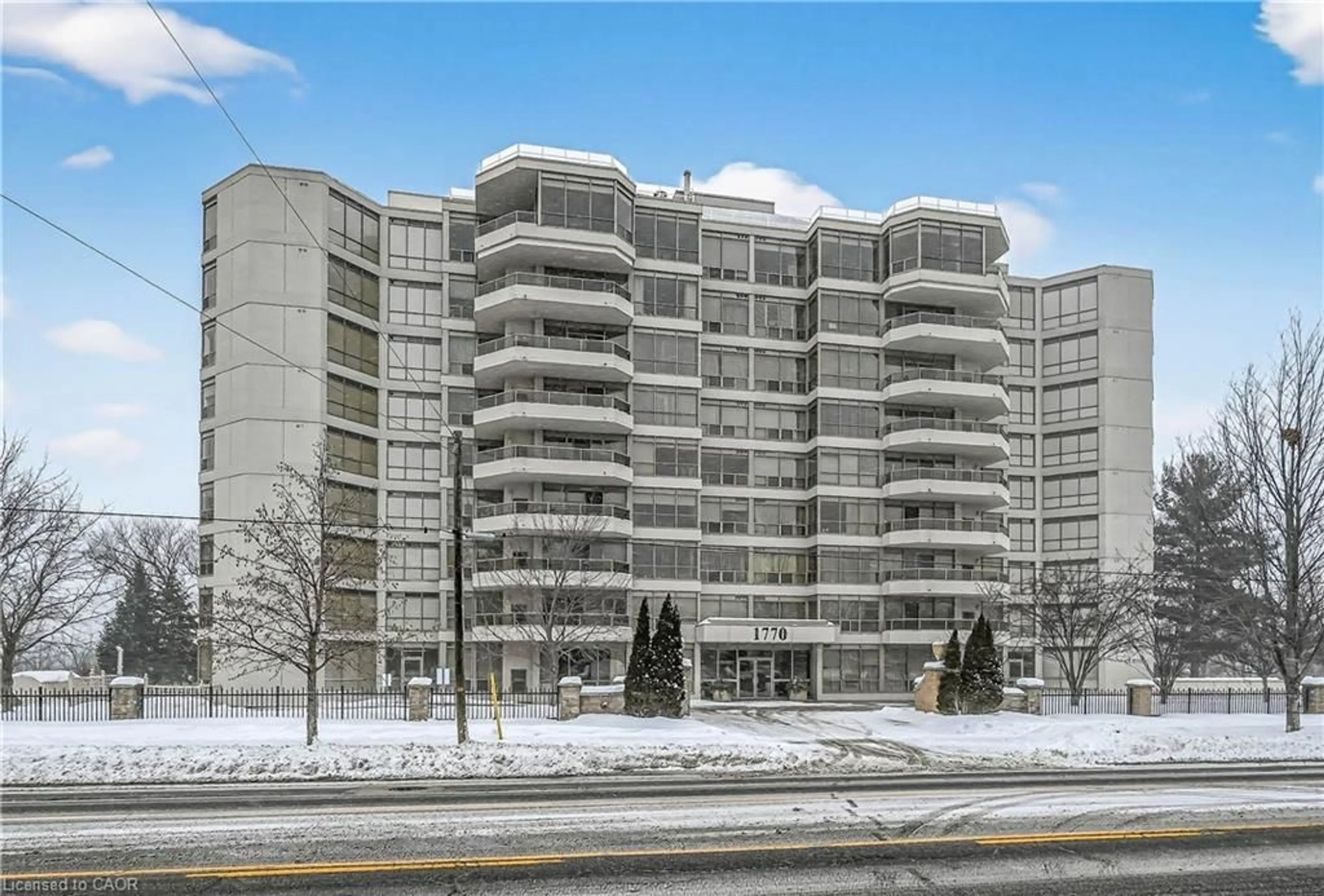 Indoor foyer for 1770 Main St #105, Hamilton Ontario L8S 1H1