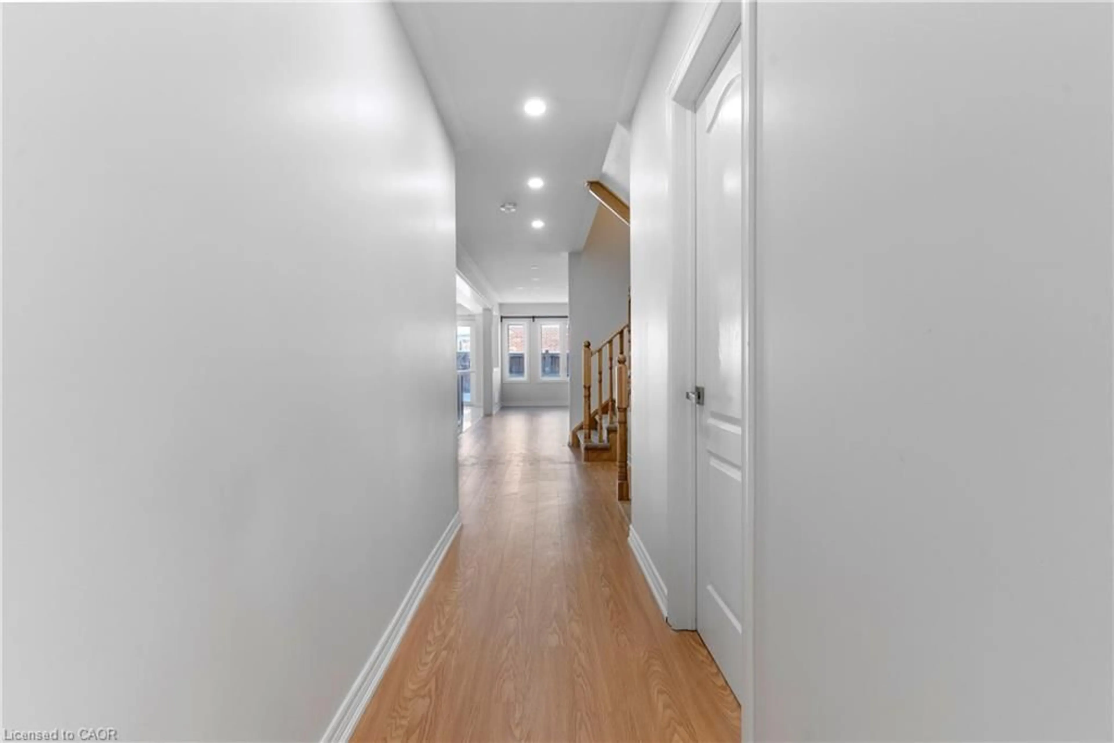 Indoor foyer for 570 Linden Dr #32, Cambridge Ontario N3H 0C9