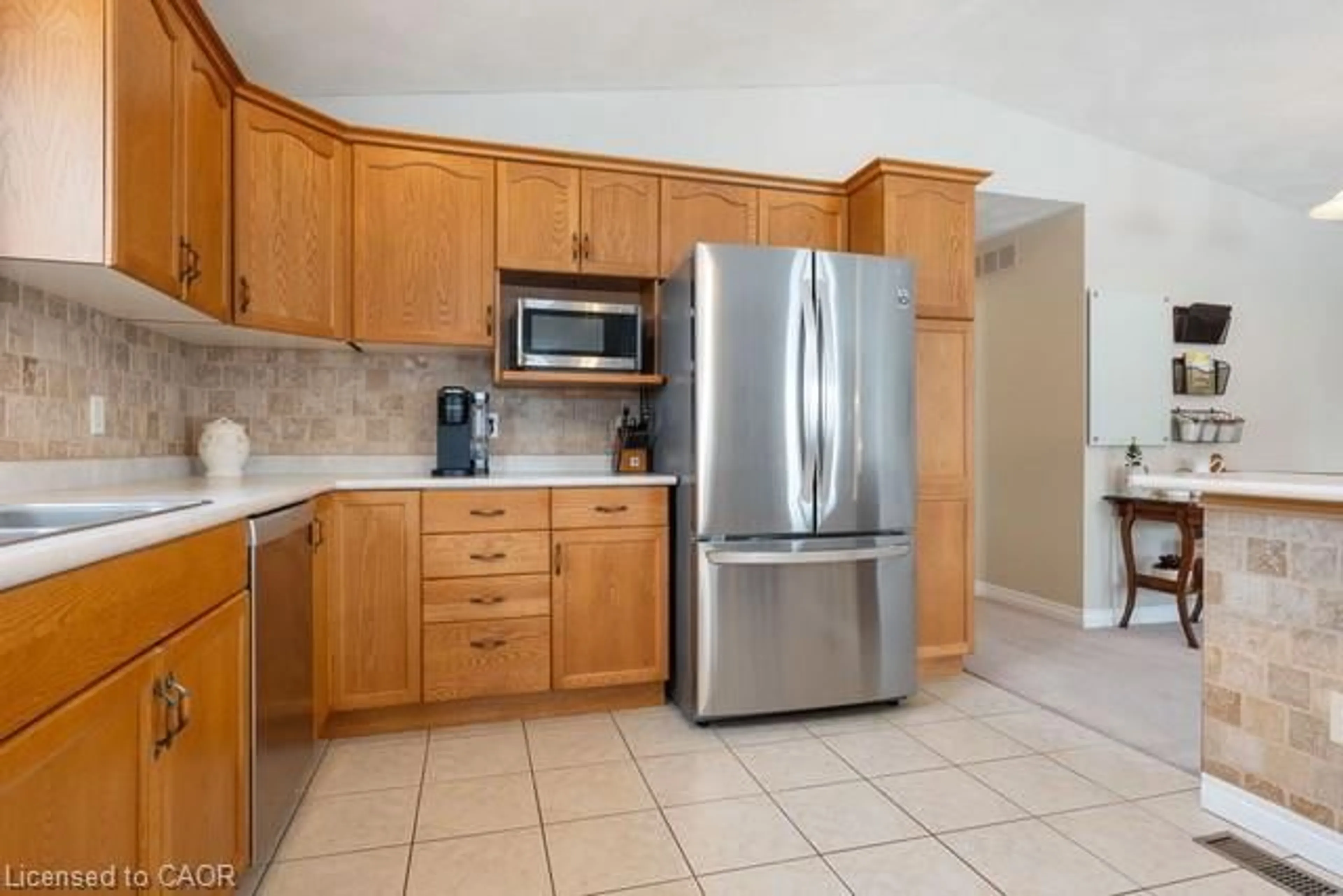 Standard kitchen, ceramic/tile floor for 174 Scott Ave, Paris Ontario N3L 4C7
