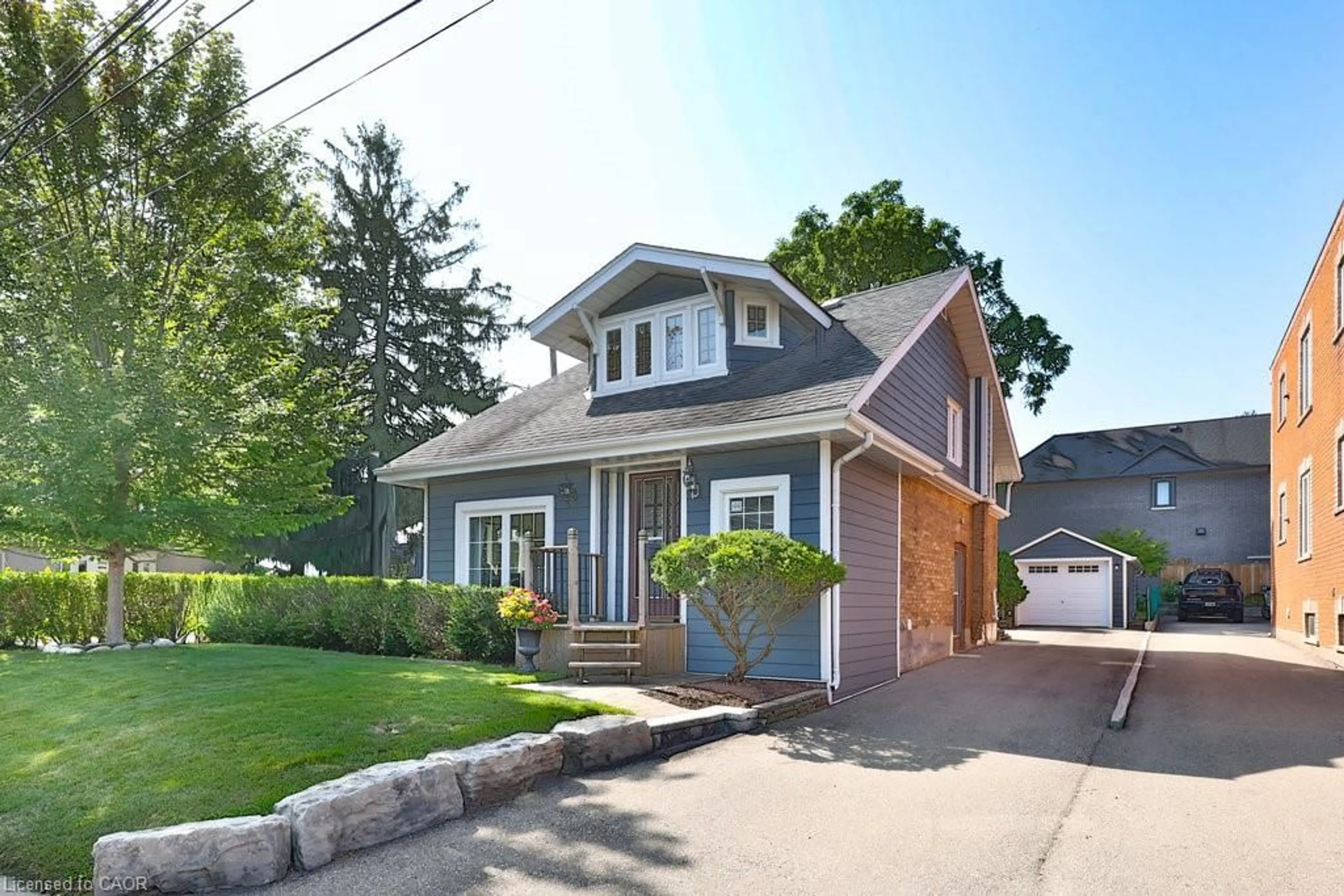 Home with brick exterior material, street for 44 Mississauga Rd, Mississauga Ontario L5H 2H8