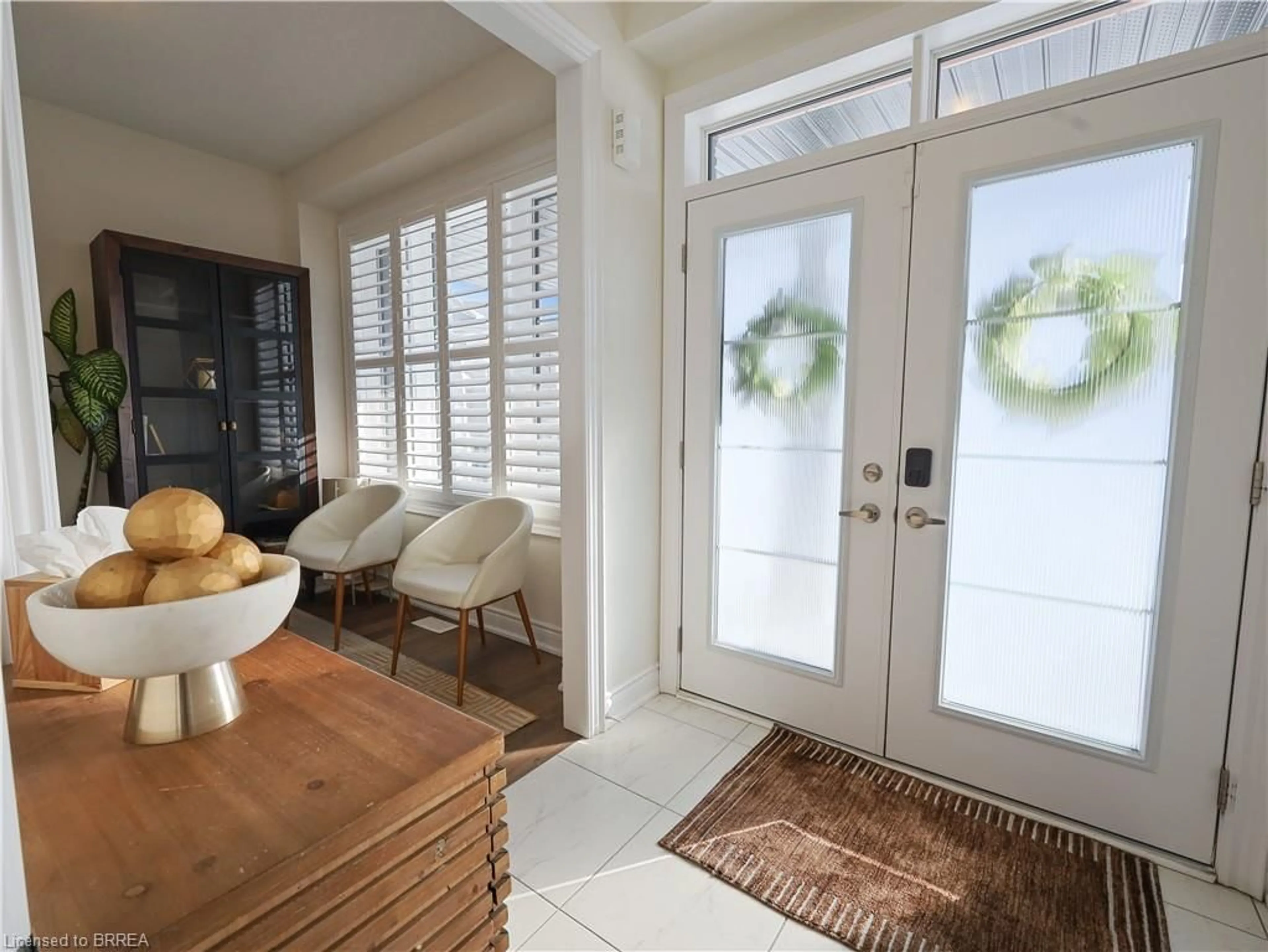 Indoor entryway for 93 Monteith Dr, Brantford Ontario N3T 0V8