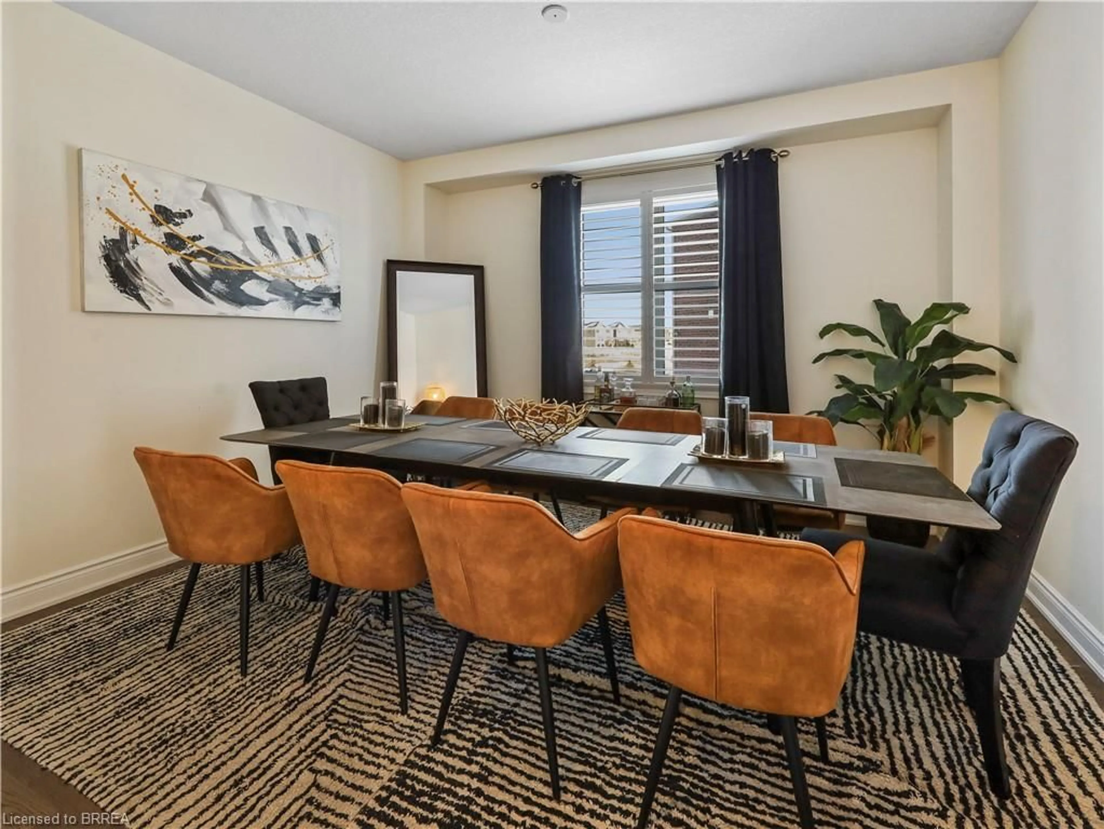 Dining room, carpet floor for 93 Monteith Dr, Brantford Ontario N3T 0V8