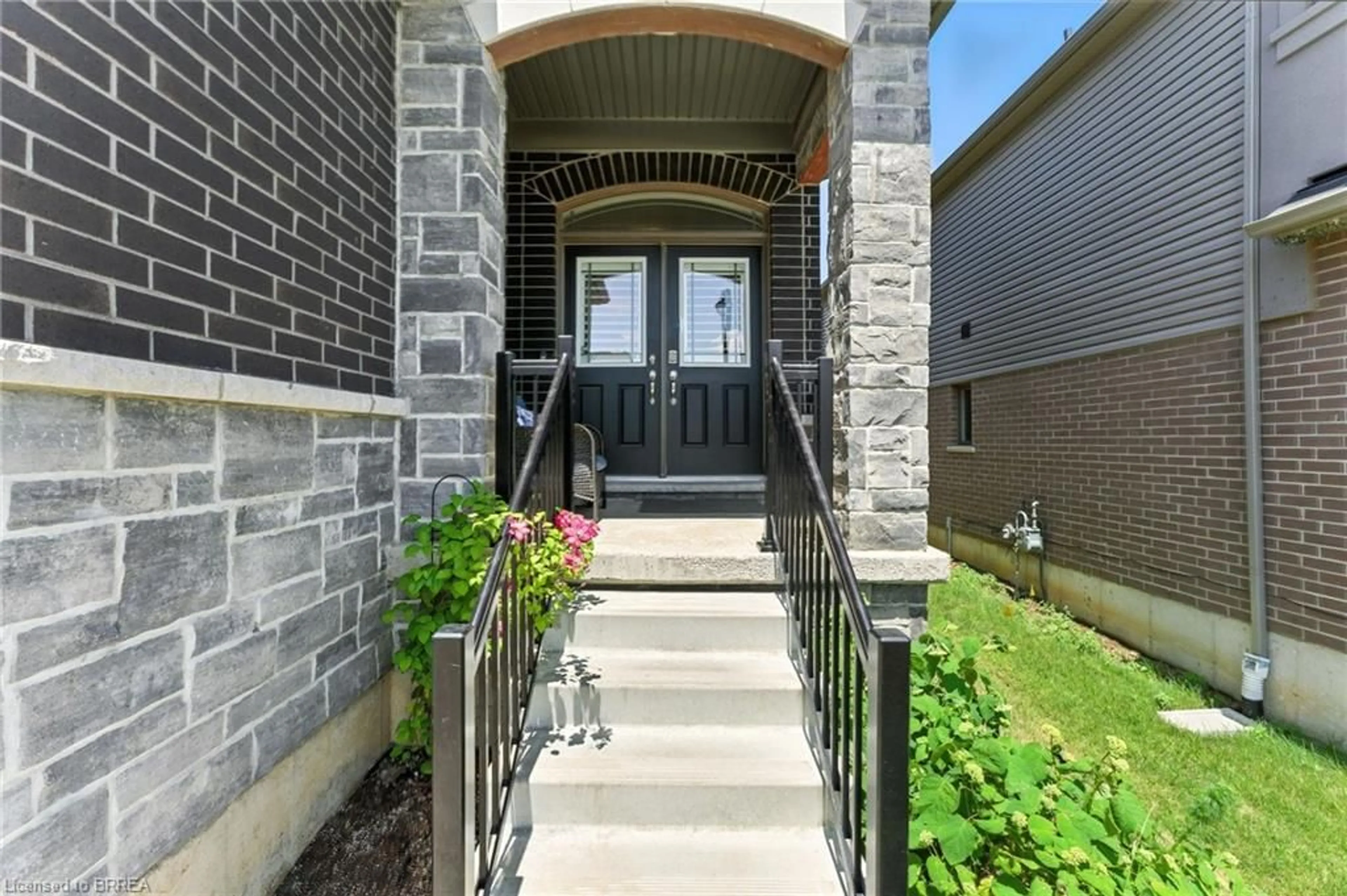 Indoor entryway for 38 Lydia Lane, Paris Ontario N3L 0H5