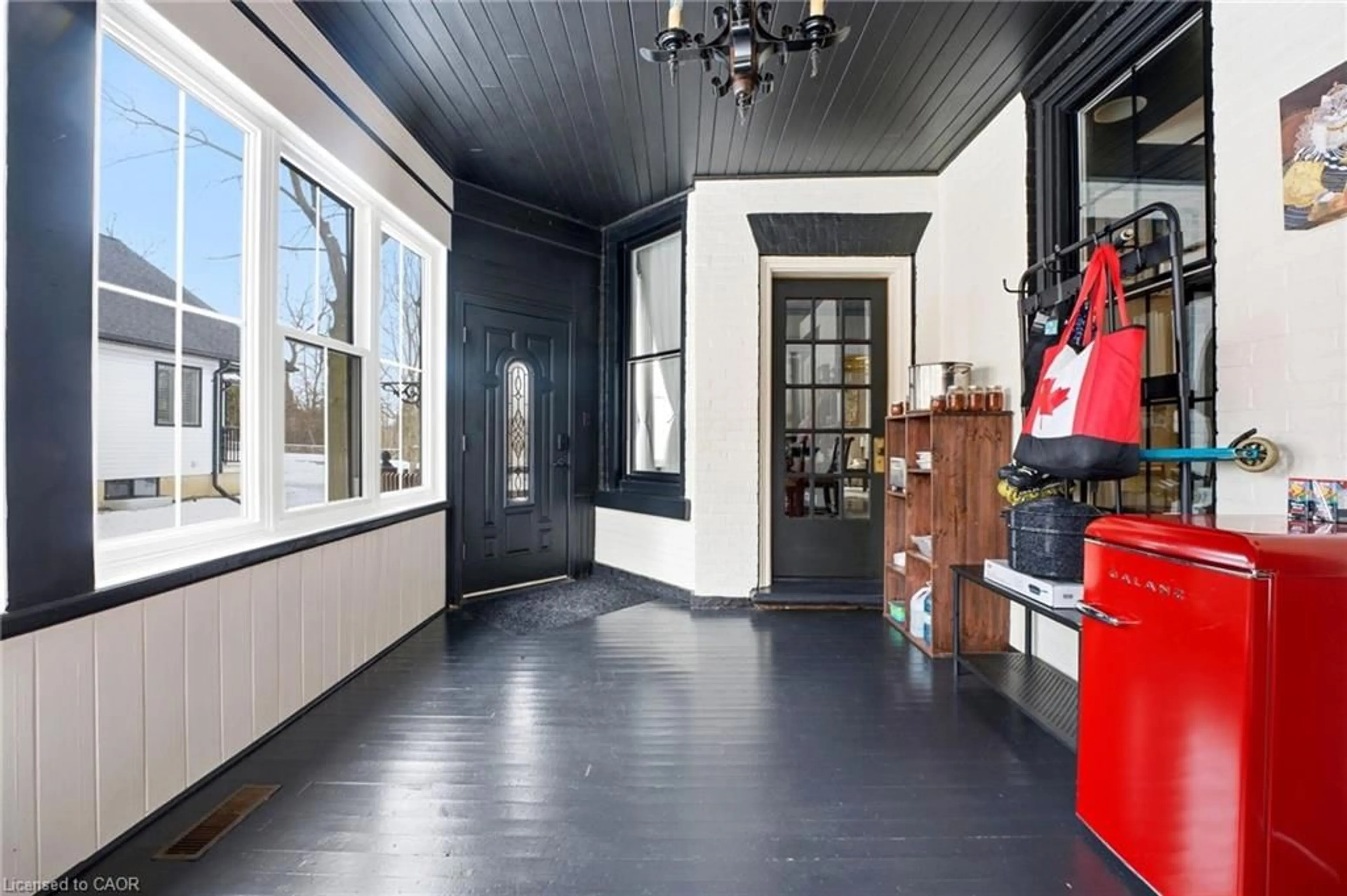 Indoor entryway for 259 Western Ave, Delhi Ontario N4B 1R9