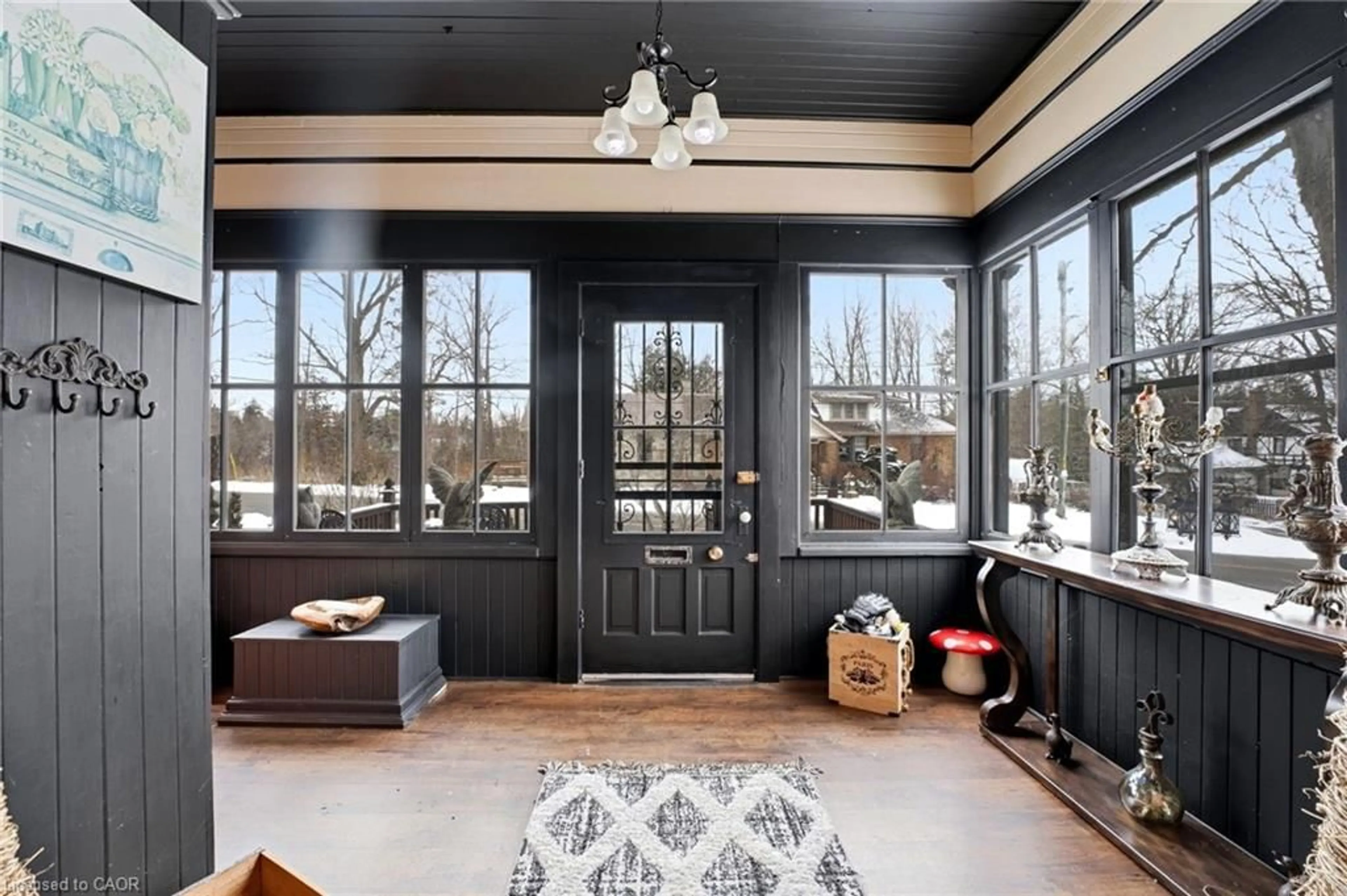 Indoor entryway for 259 Western Ave, Delhi Ontario N4B 1R9