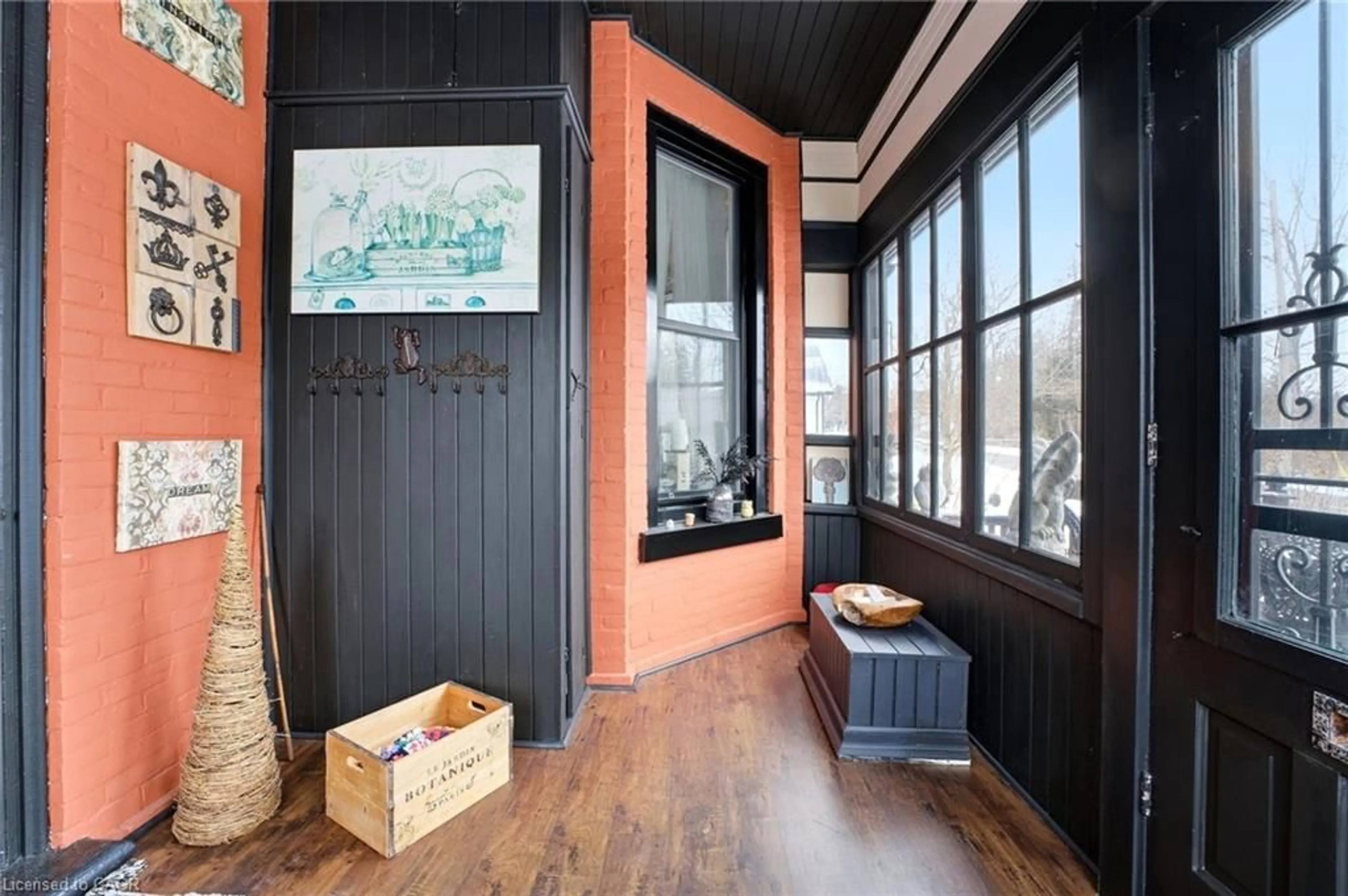 Indoor entryway for 259 Western Ave, Delhi Ontario N4B 1R9