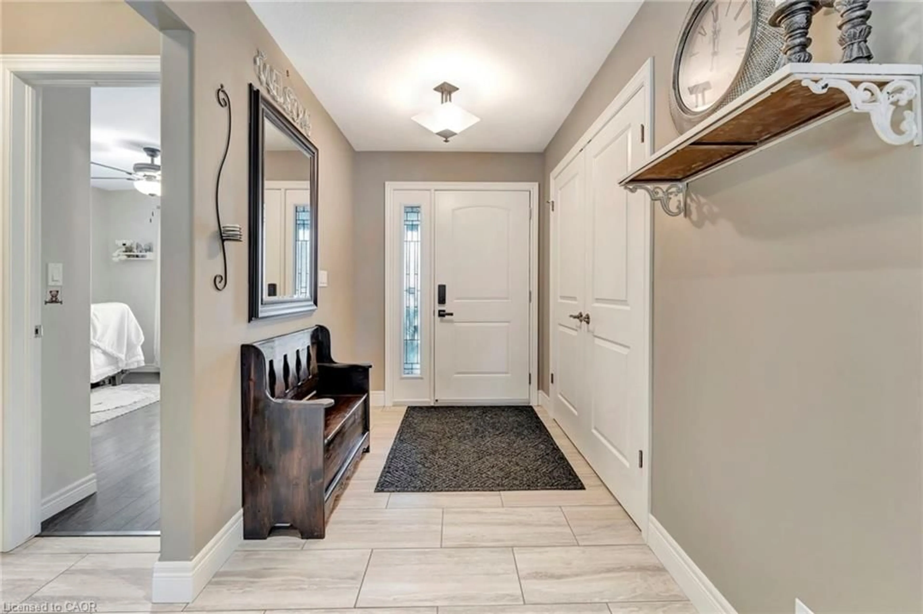 Indoor entryway for 304 Courtland St, Delhi Ontario N4B 3B9
