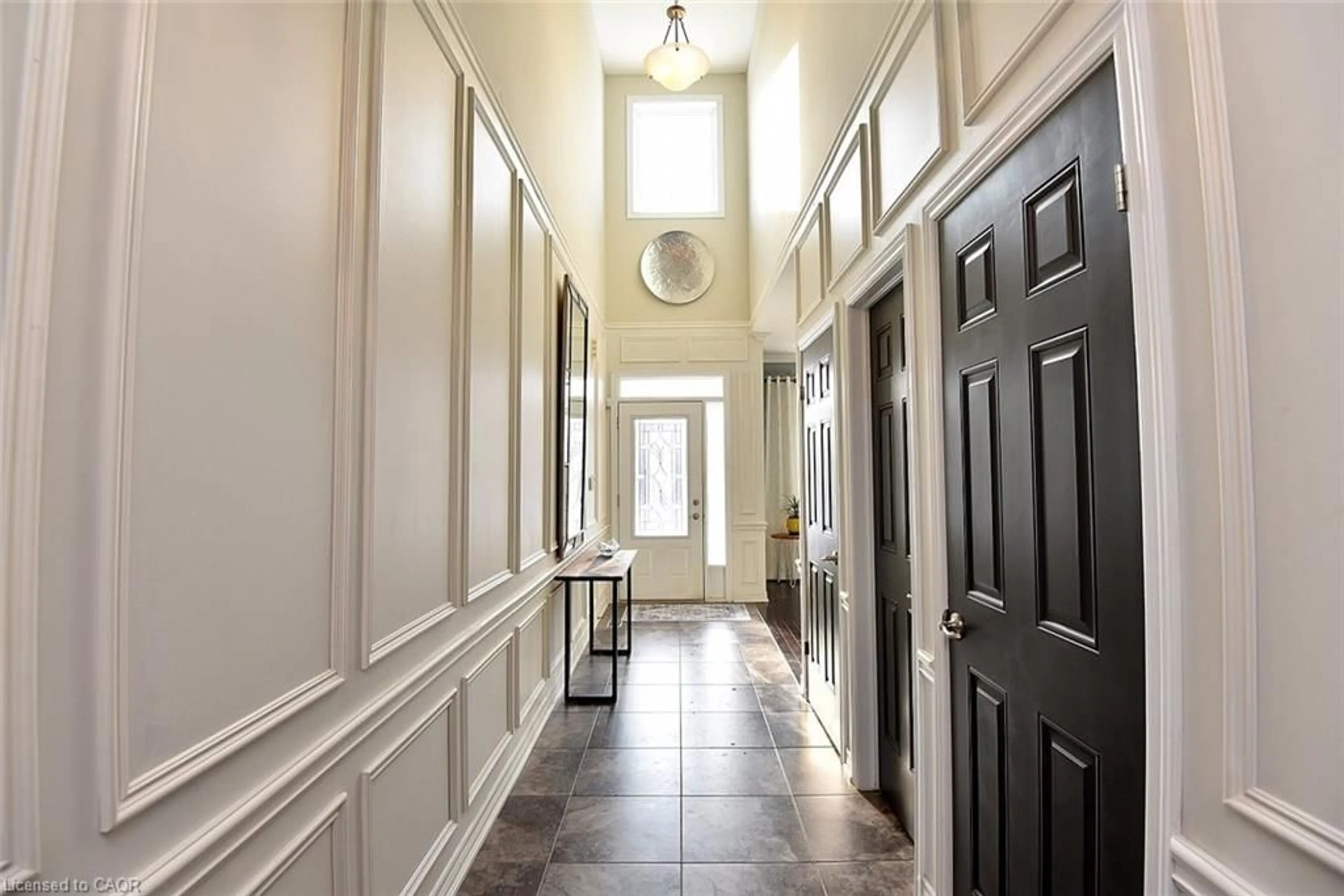 Indoor foyer for 53 Redfern Ave #29, Hamilton Ontario L9C 0E2