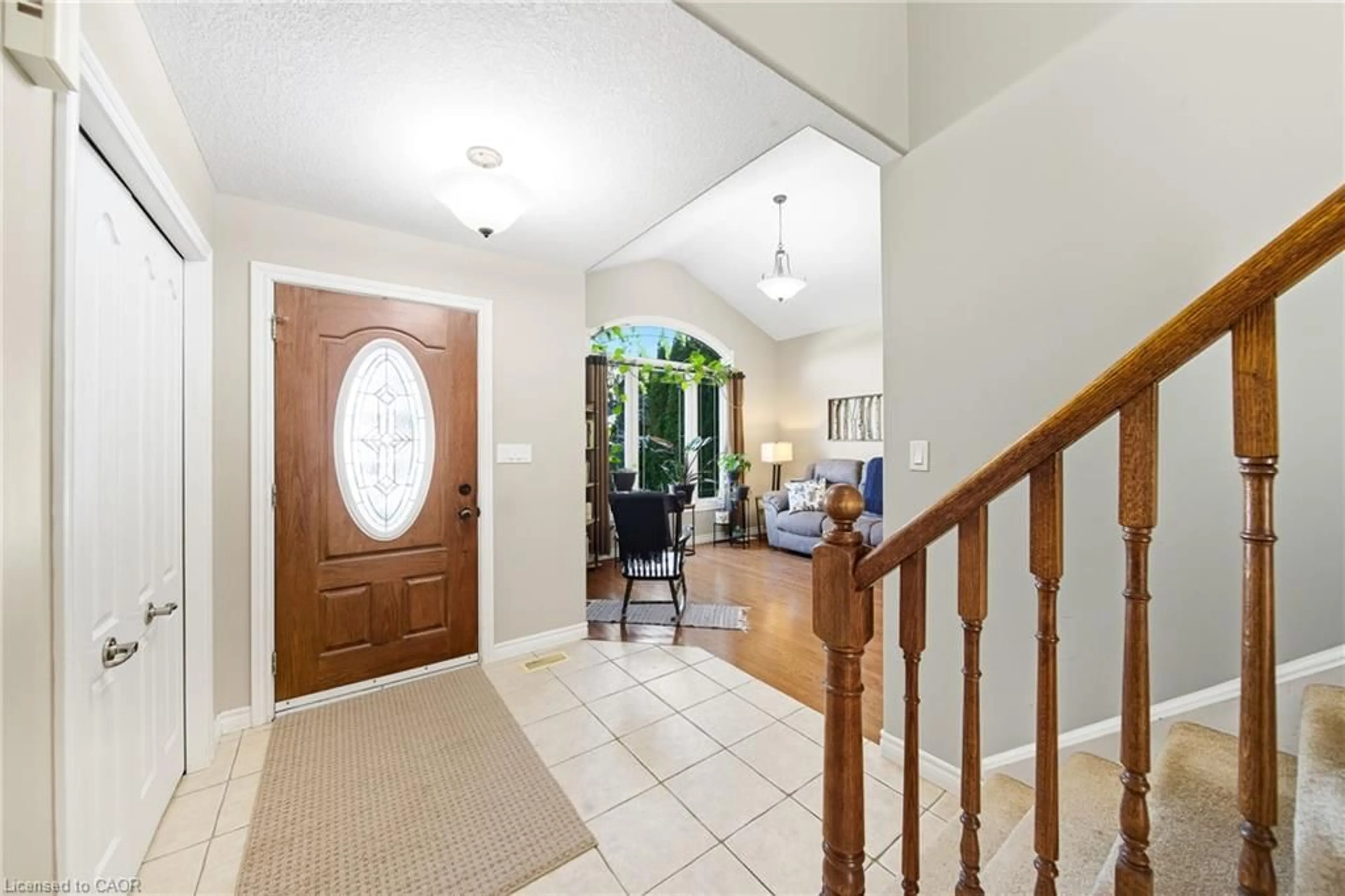 Indoor entryway for 109 Albert St, Plattsville Ontario N0J 1S0