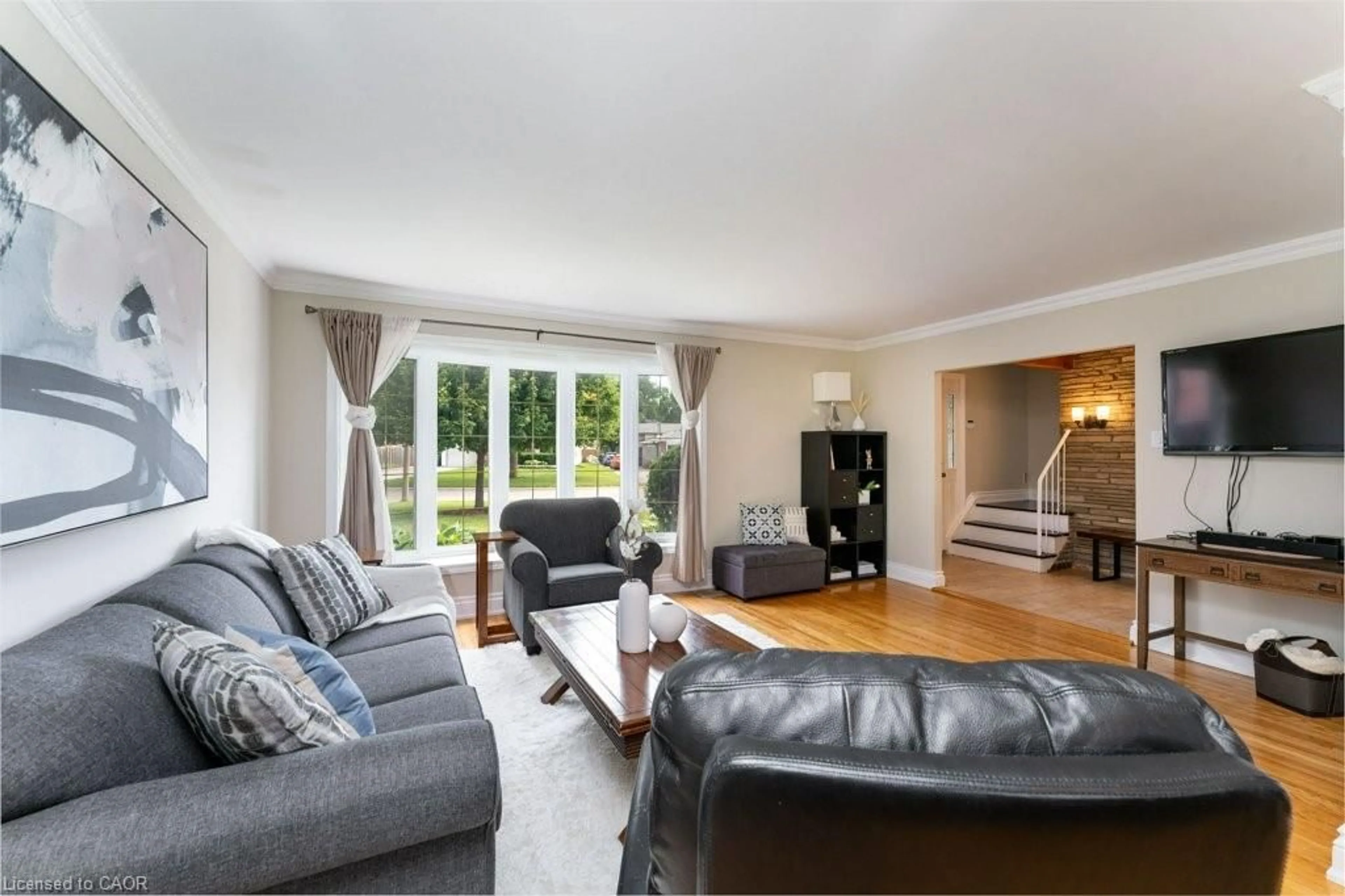 Living room with furniture, unknown for 68 Windermere Crt, Brampton Ontario L6X 2L6