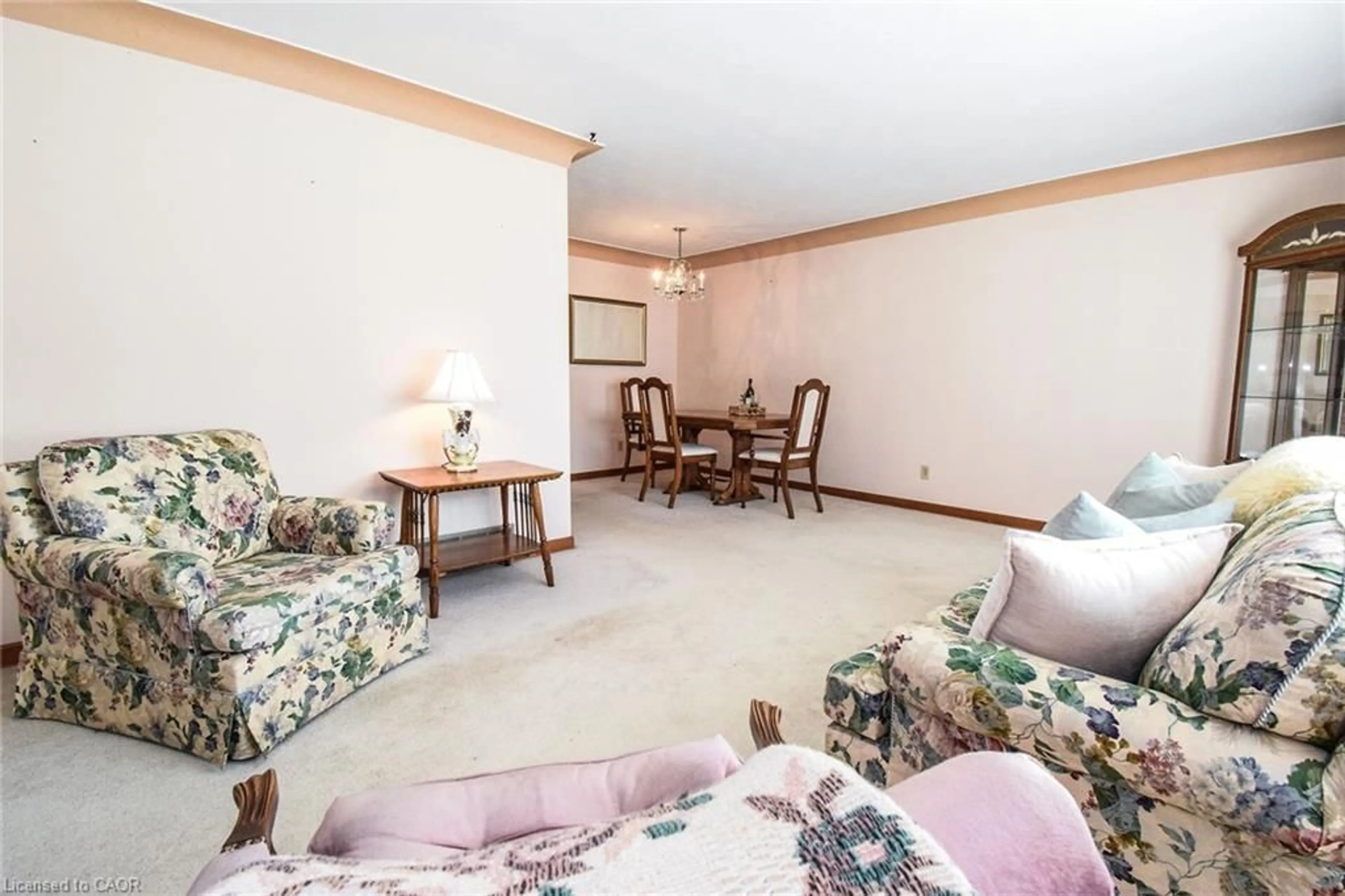 Living room with furniture, unknown for 725 Cross St, Dunnville Ontario N1A 1N6