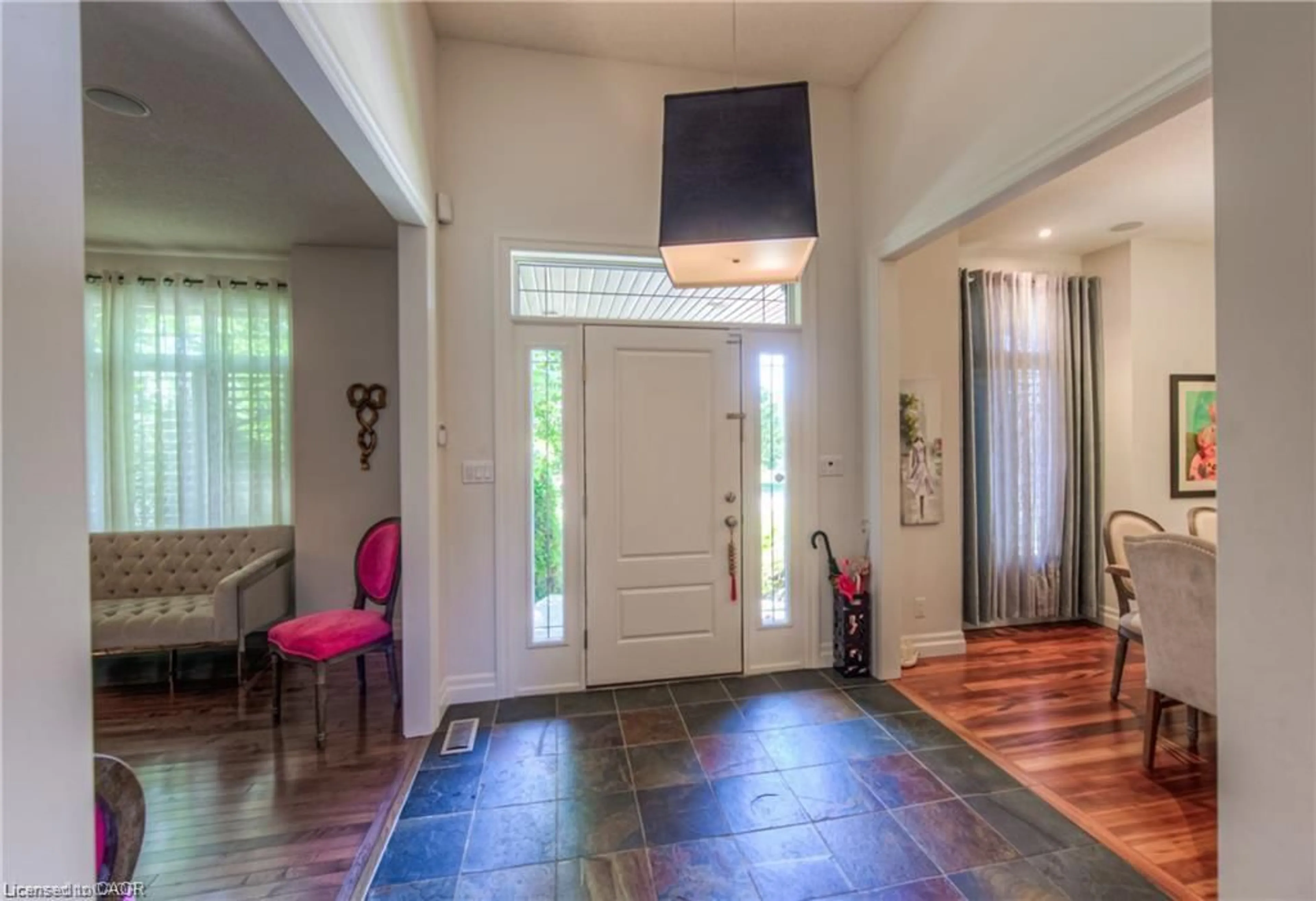 Indoor foyer for 75 Wagon St, Kitchener Ontario N2P 2V2