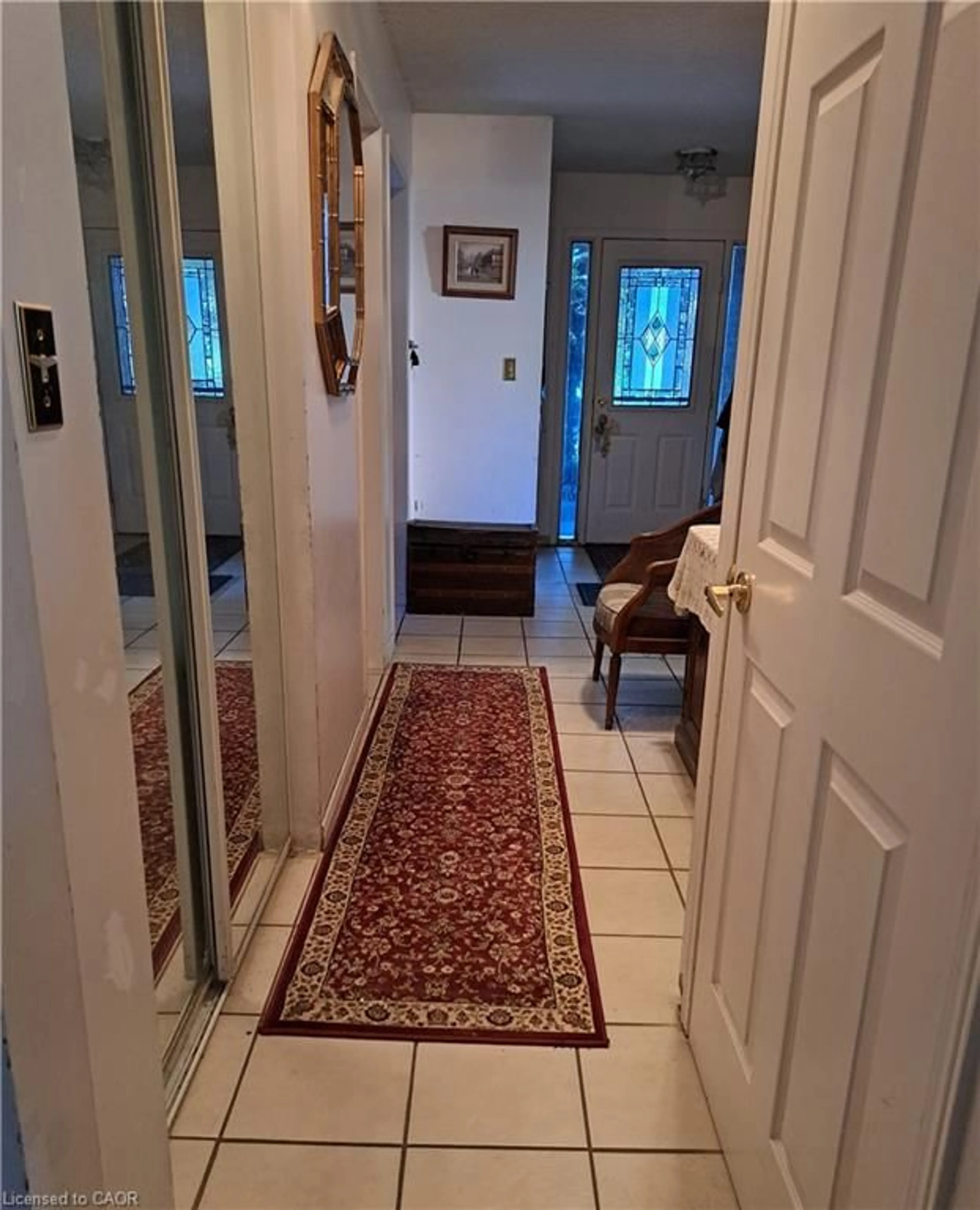 Indoor entryway for 10 Jeanette Ave, Grimsby Ontario L3M 5B8