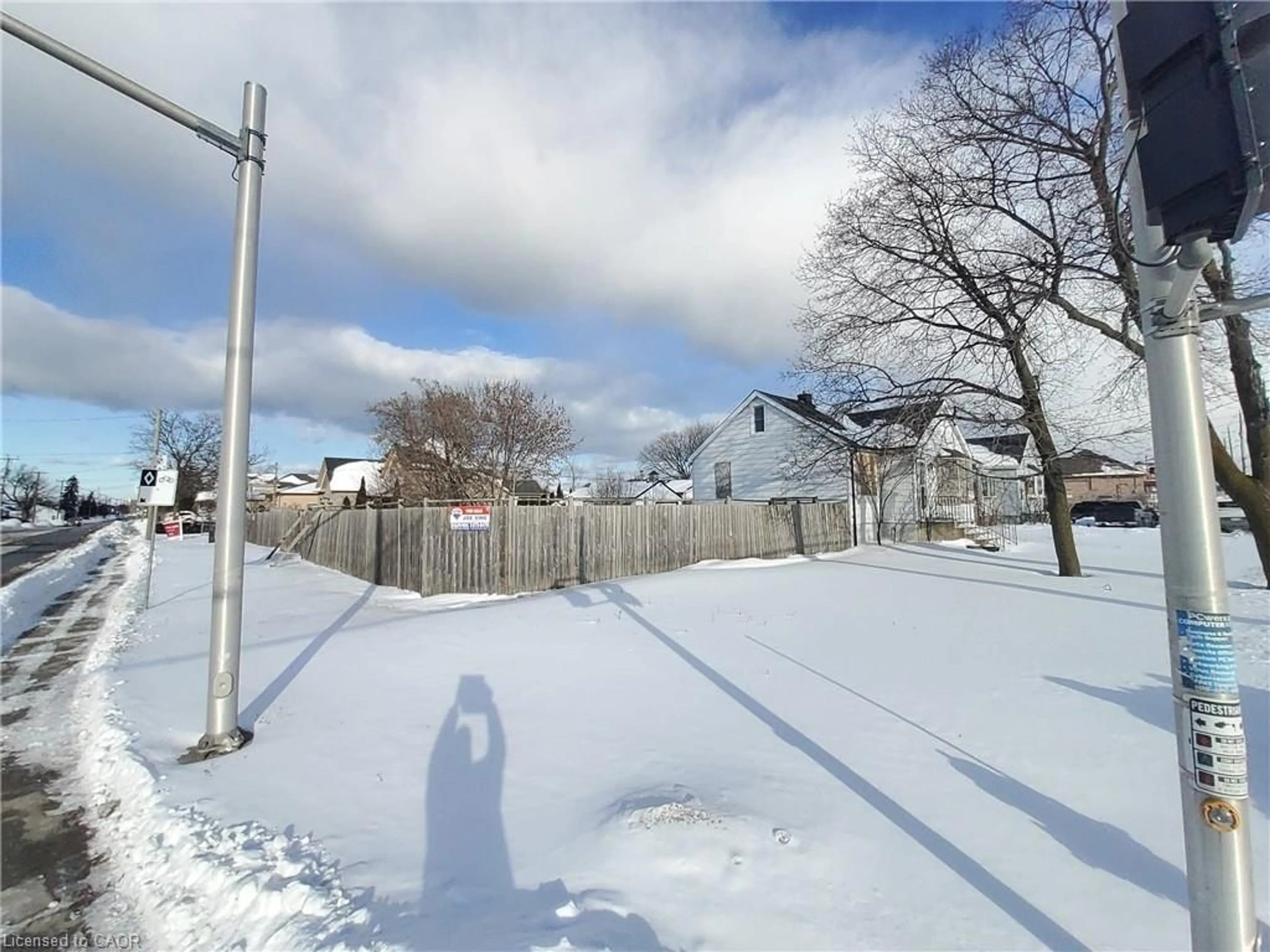A pic from outside/outdoor area/front of a property/back of a property/a pic from drone, street for 411-413 Highway 8, Stoney Creek Ontario L8G 1G1
