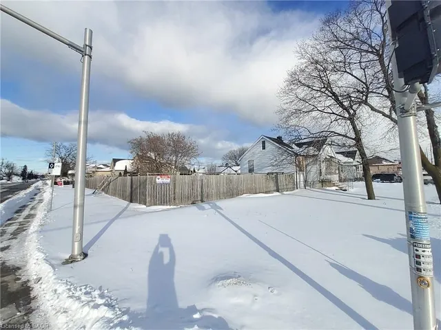 411-413 Highway 8, Stoney Creek 3
