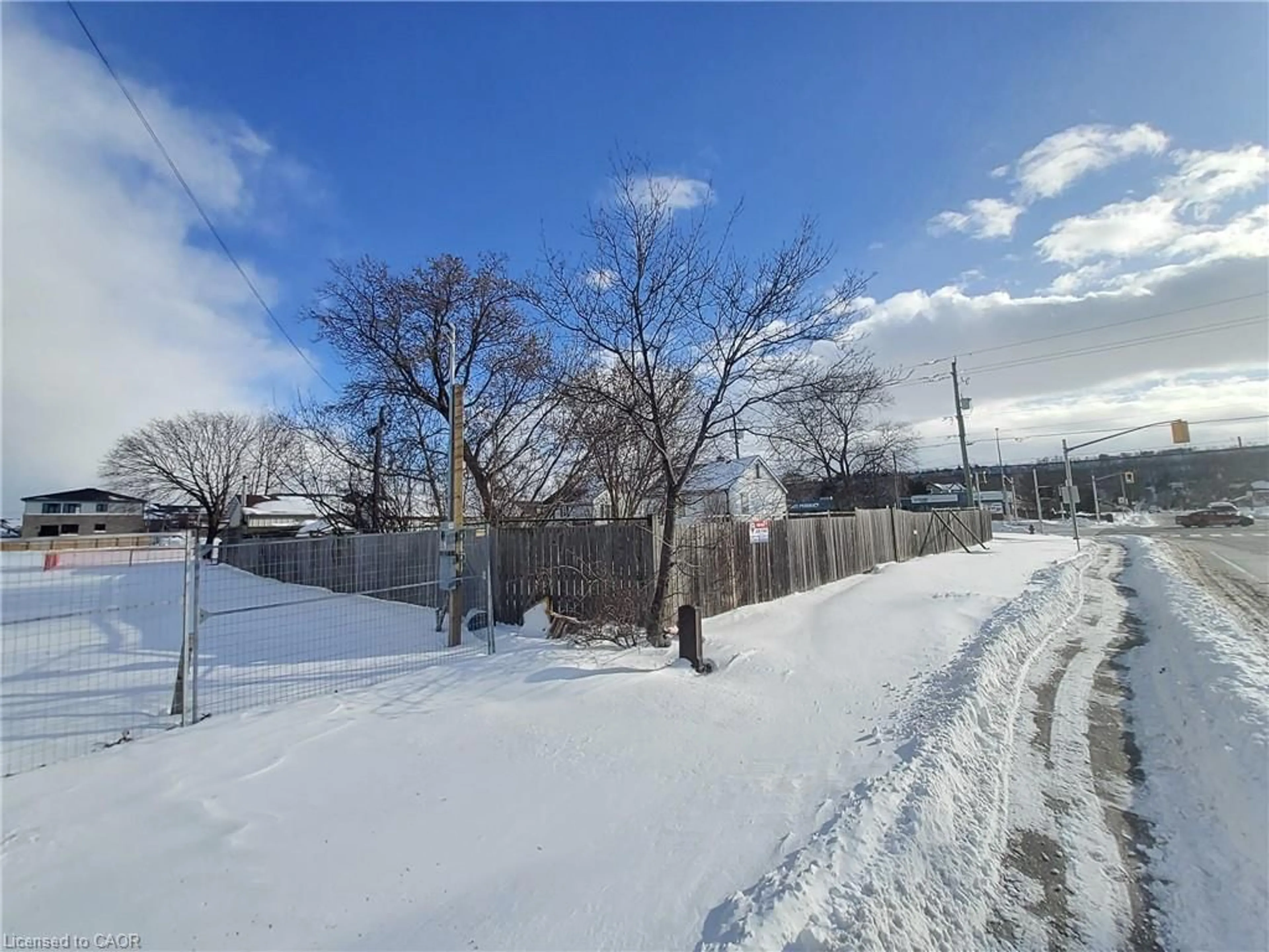 A pic from outside/outdoor area/front of a property/back of a property/a pic from drone, street for 411-413 Highway 8, Stoney Creek Ontario L8G 1G1