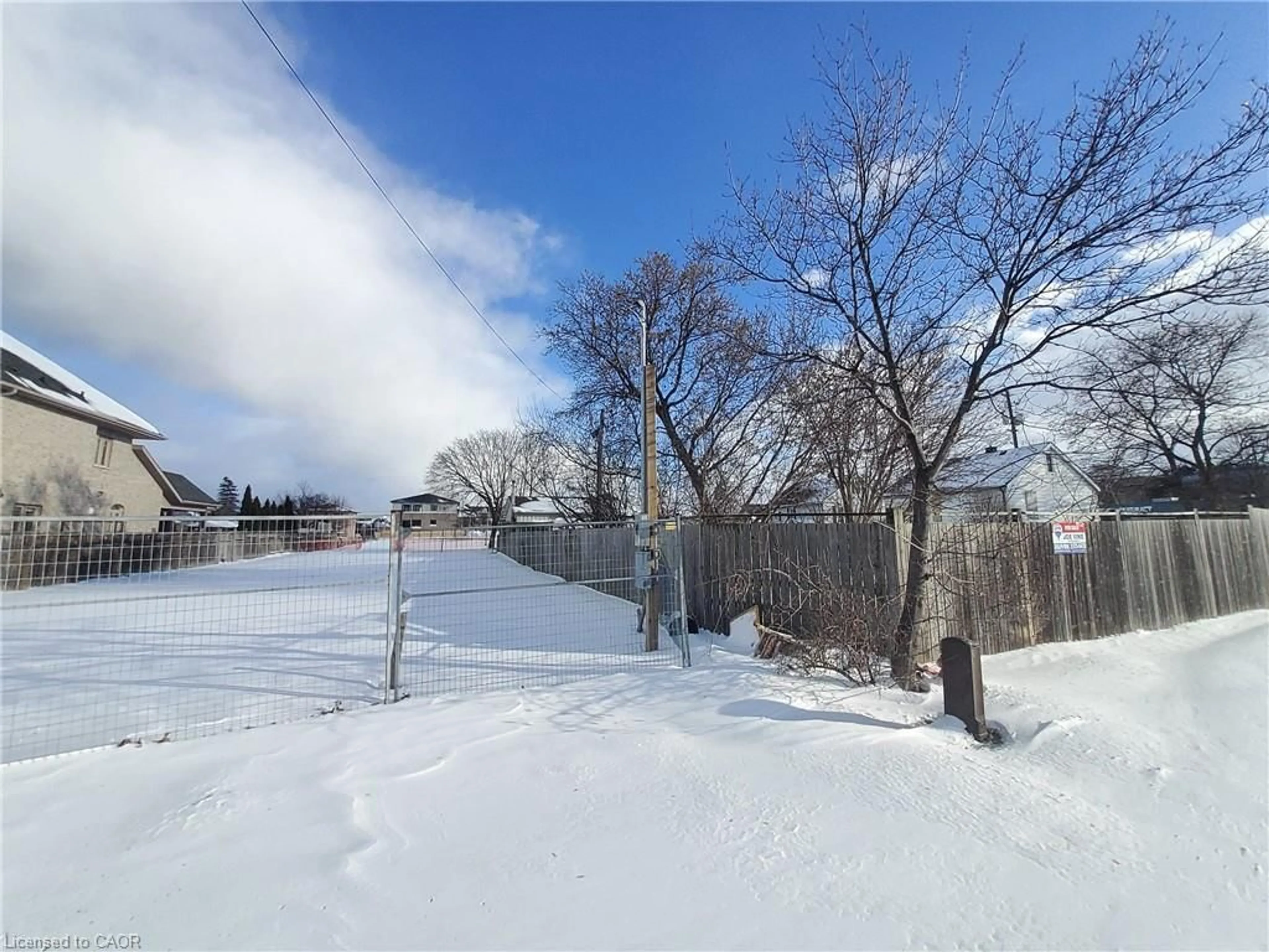A pic from outside/outdoor area/front of a property/back of a property/a pic from drone, street for 411-413 Highway 8, Stoney Creek Ontario L8G 1G1