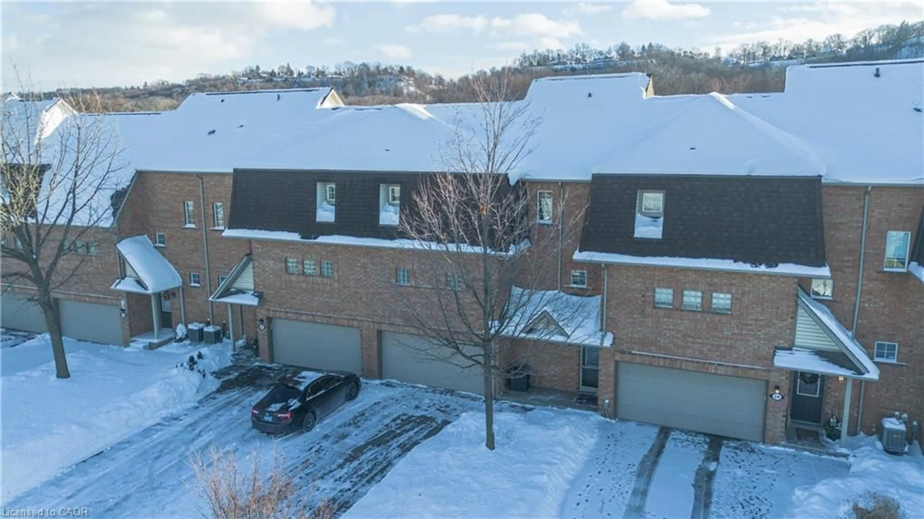 A pic from outside/outdoor area/front of a property/back of a property/a pic from drone, unknown for 100 Beddoe Dr #25, Hamilton Ontario L8P 4Z2