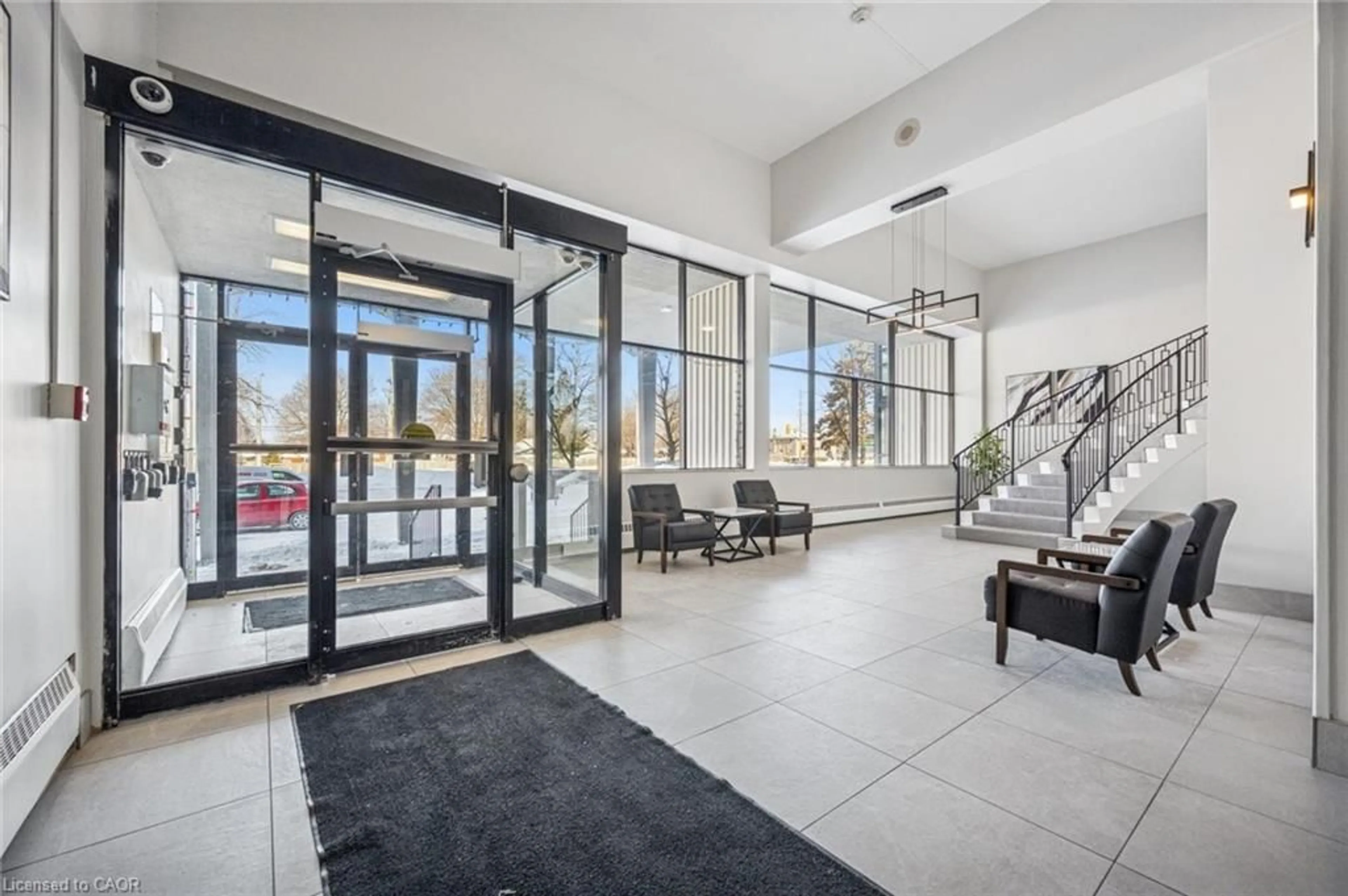 Indoor foyer for 24 Midland Dr #609, Kitchener Ontario N2A 2A8