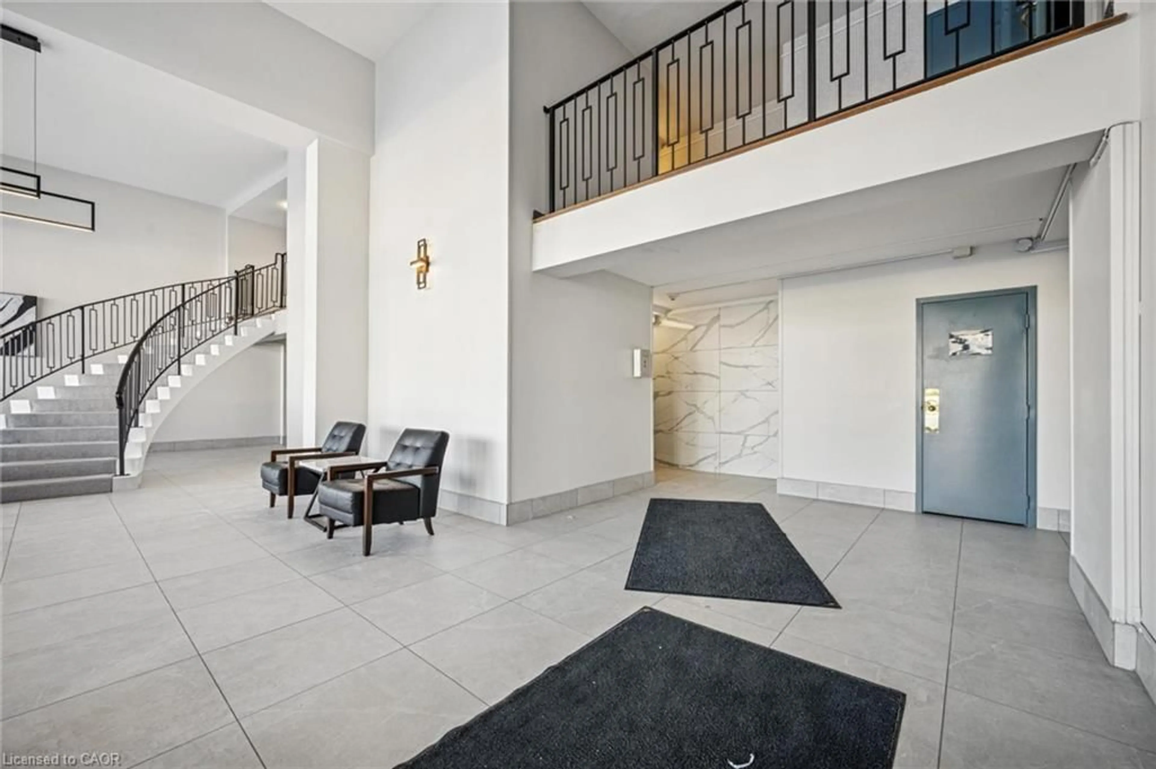 Indoor foyer for 24 Midland Dr #609, Kitchener Ontario N2A 2A8