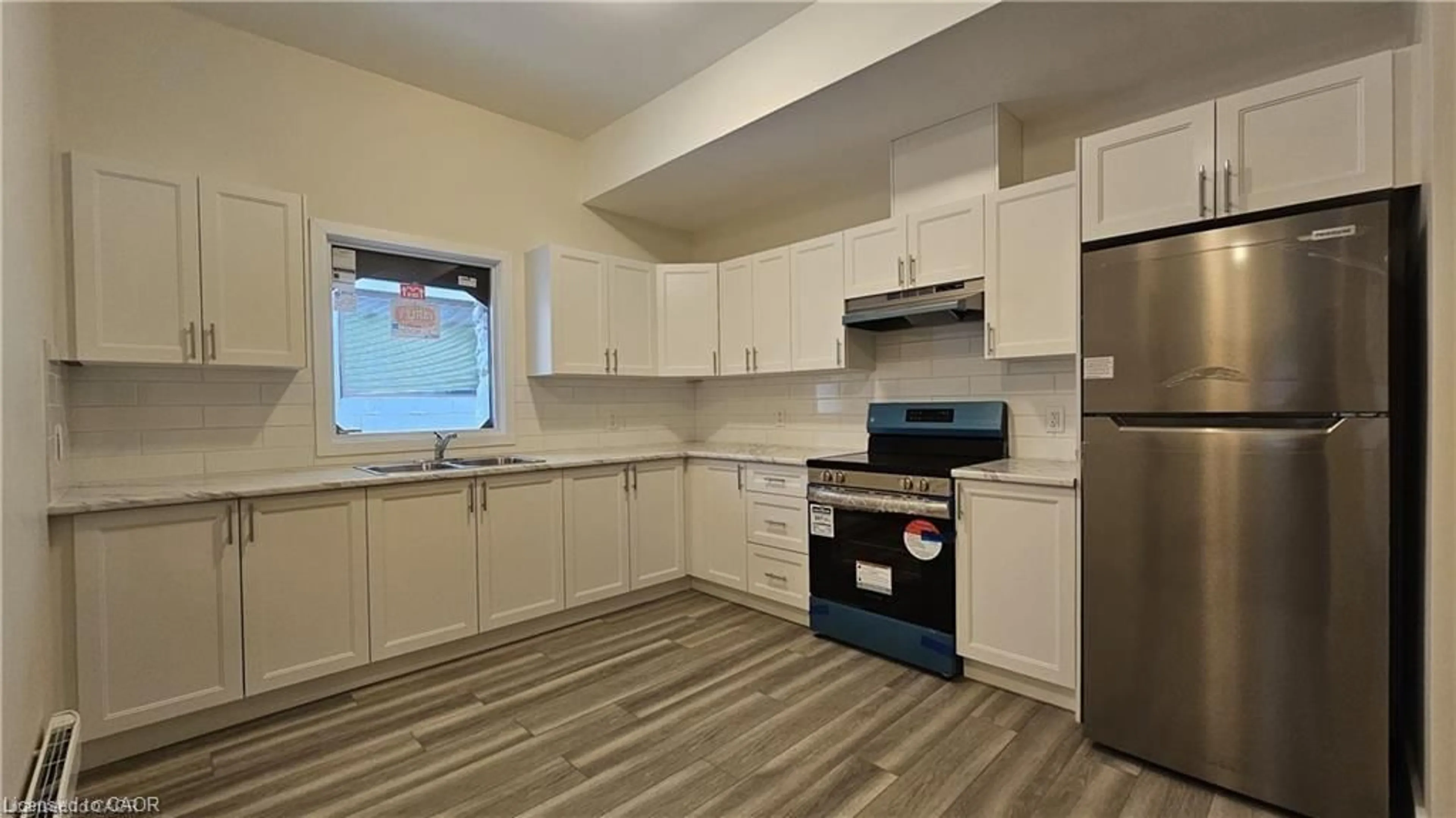 Standard kitchen, unknown for 363 Front St, Belleville Ontario K8N 2Z9