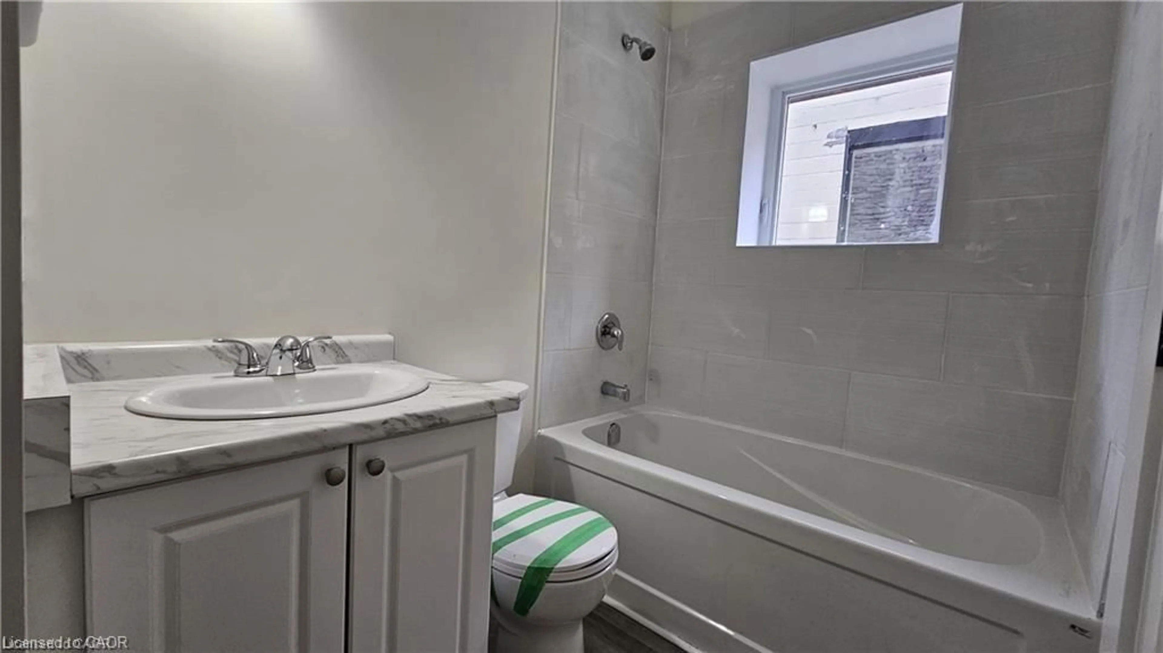 Standard bathroom, ceramic/tile floor for 363 Front St, Belleville Ontario K8N 2Z9