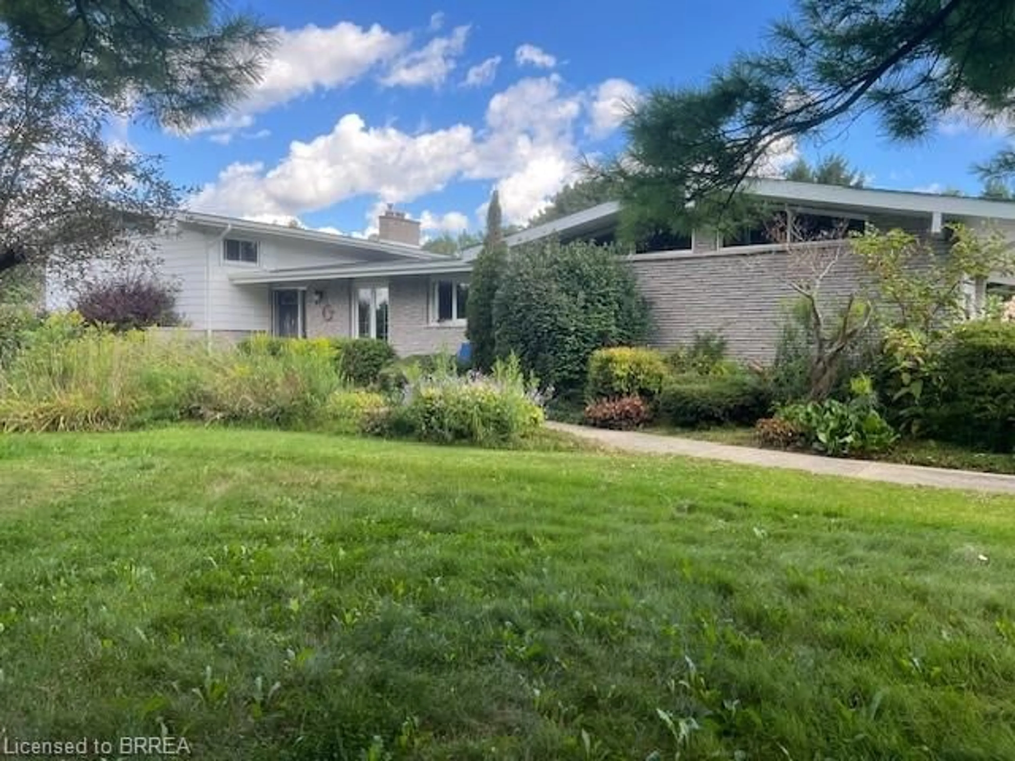 A pic from outside/outdoor area/front of a property/back of a property/a pic from drone, street for 971 Concession 8 Rd, Townsend Ontario N0E 1Y0